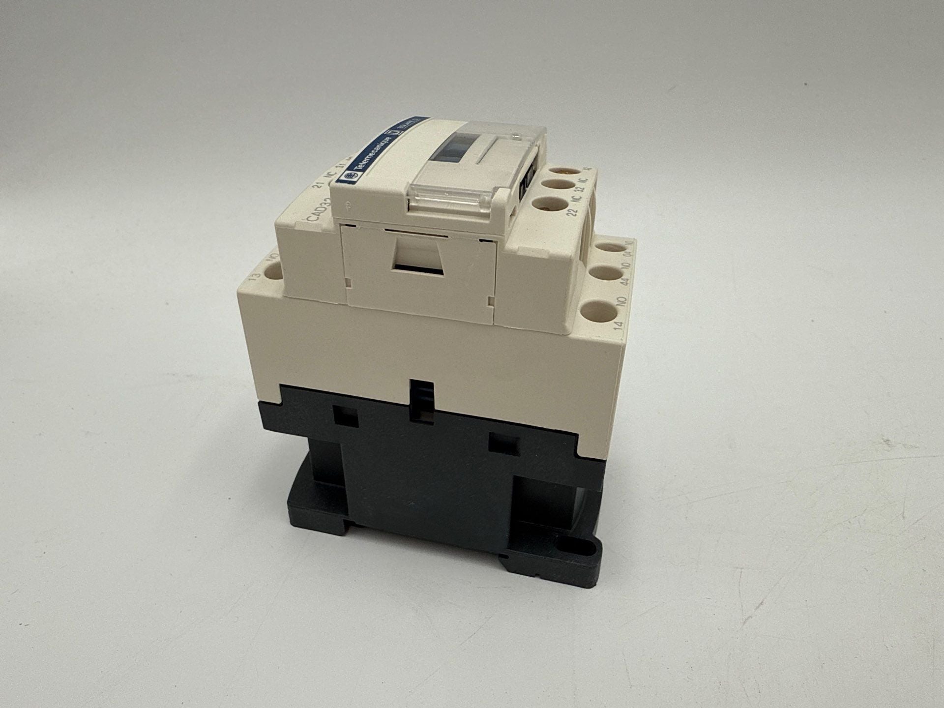 Telemecanique CAD32G7 Control Relay Auxiliary Contactor Coil 120V 50/60Hz New