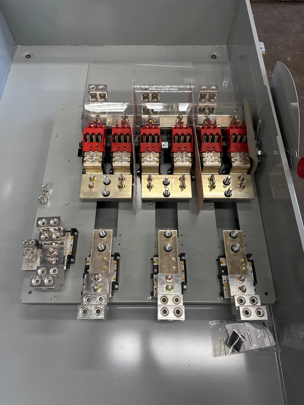 Eaton DH328NRK Safety Disconnect Switch 1200A 3P 240V 3PH 3R Outdoor 1200 Amp Used