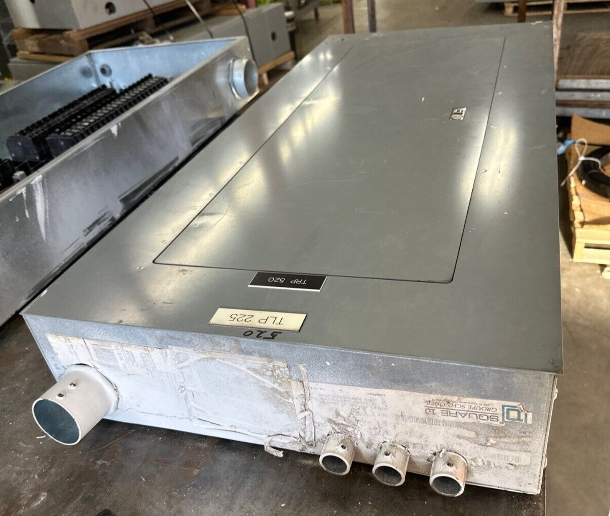 Square D NF Panelboard 250A 600V 3PH 4W MLO 42 Cir Main Lug Indoor NEMA 1 250Amp P368 Used