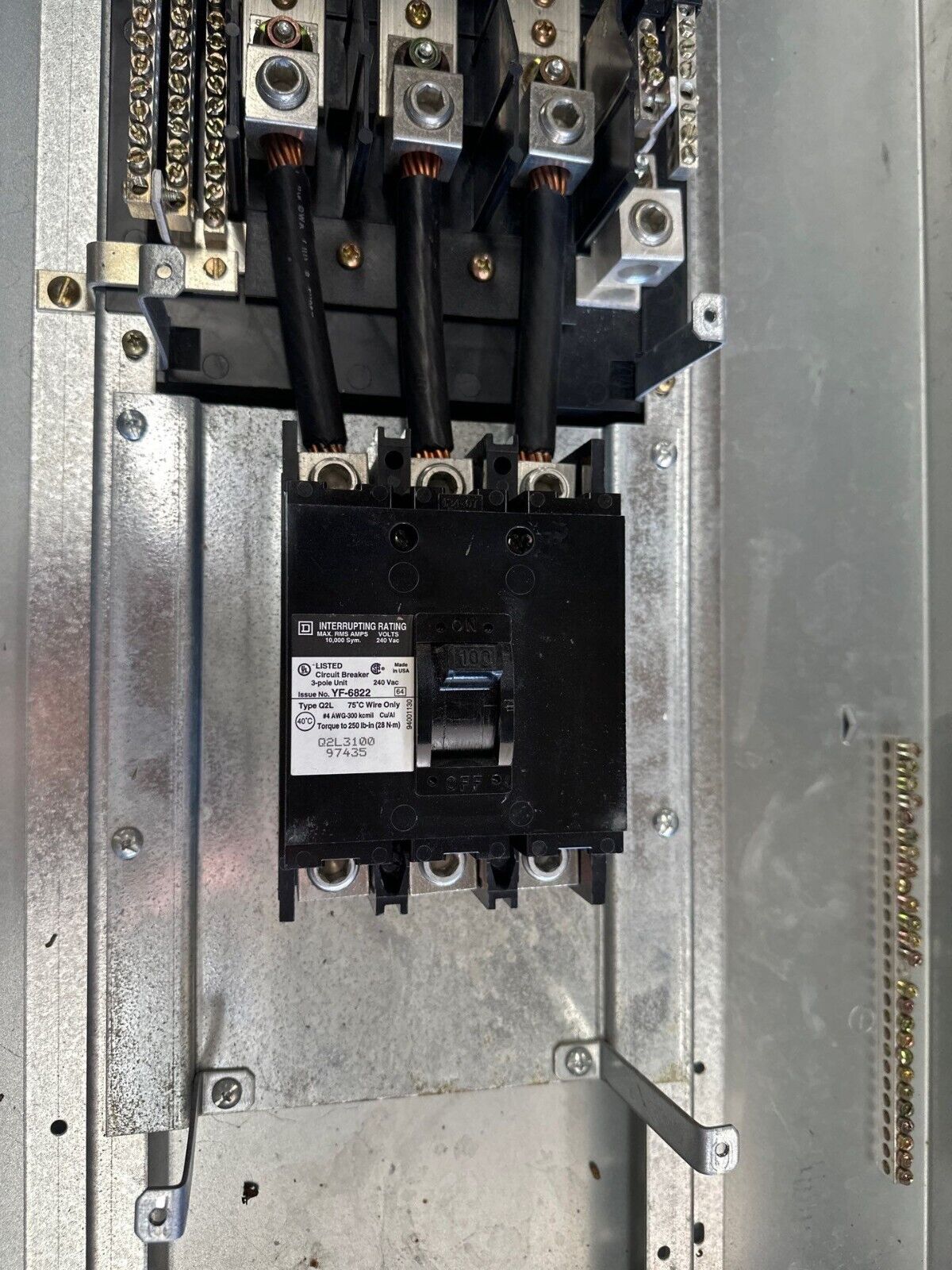 Square D NQOD442M225 Panelboard 225A 208/120V 3PH 4W MCB 42 Circuit Indoor Encl P381 Used