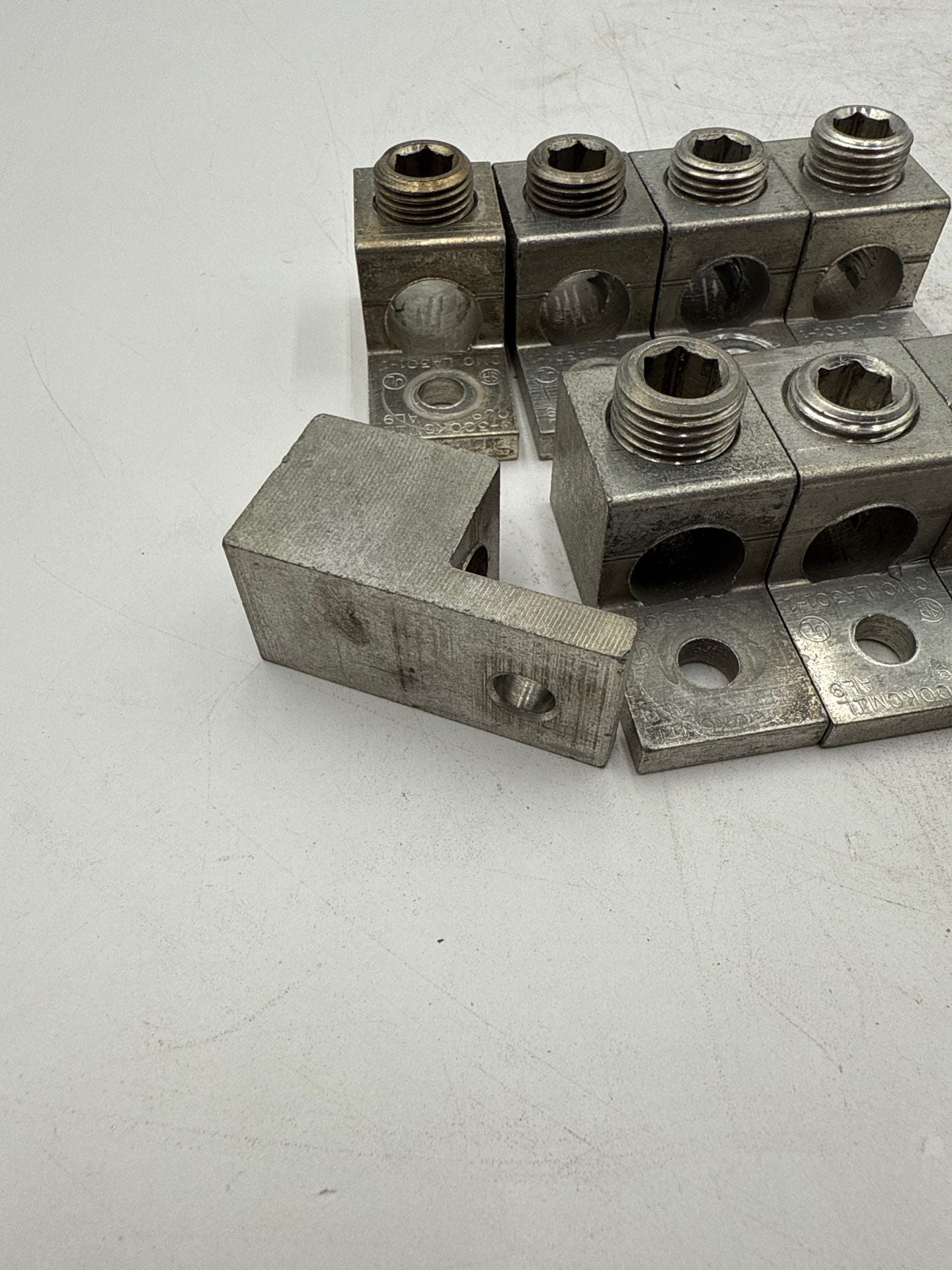 8PC CMC LA301-1 Aluminum Mechanical Lug 6-300 kcmil 1-Hole CU9-AL9 Used