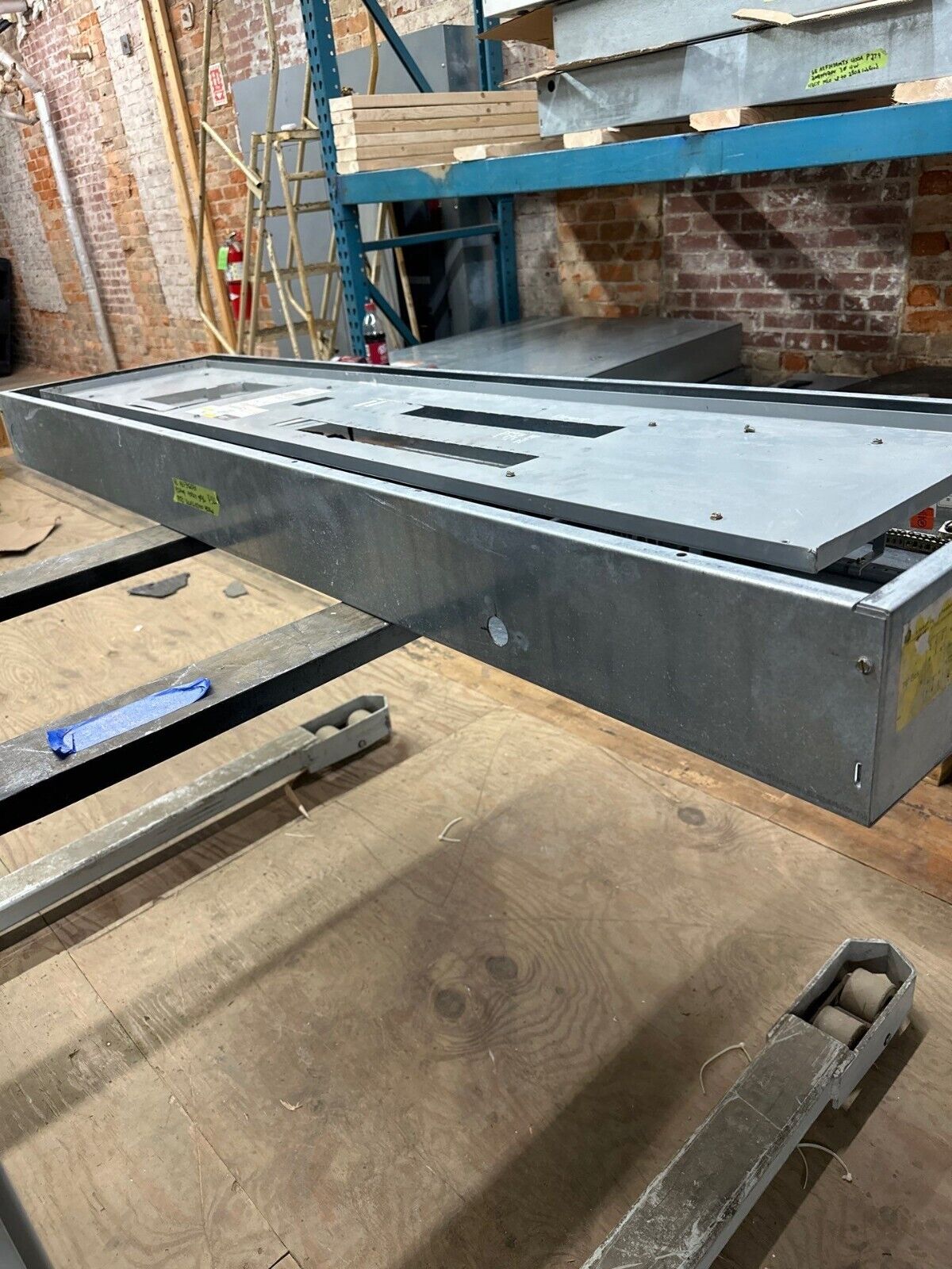 GE AEF3424DBX Panelboard 400A 480Y/277V 3PH 4W 42 Cir Indoor Encl MCB 400 Amp P311 Used