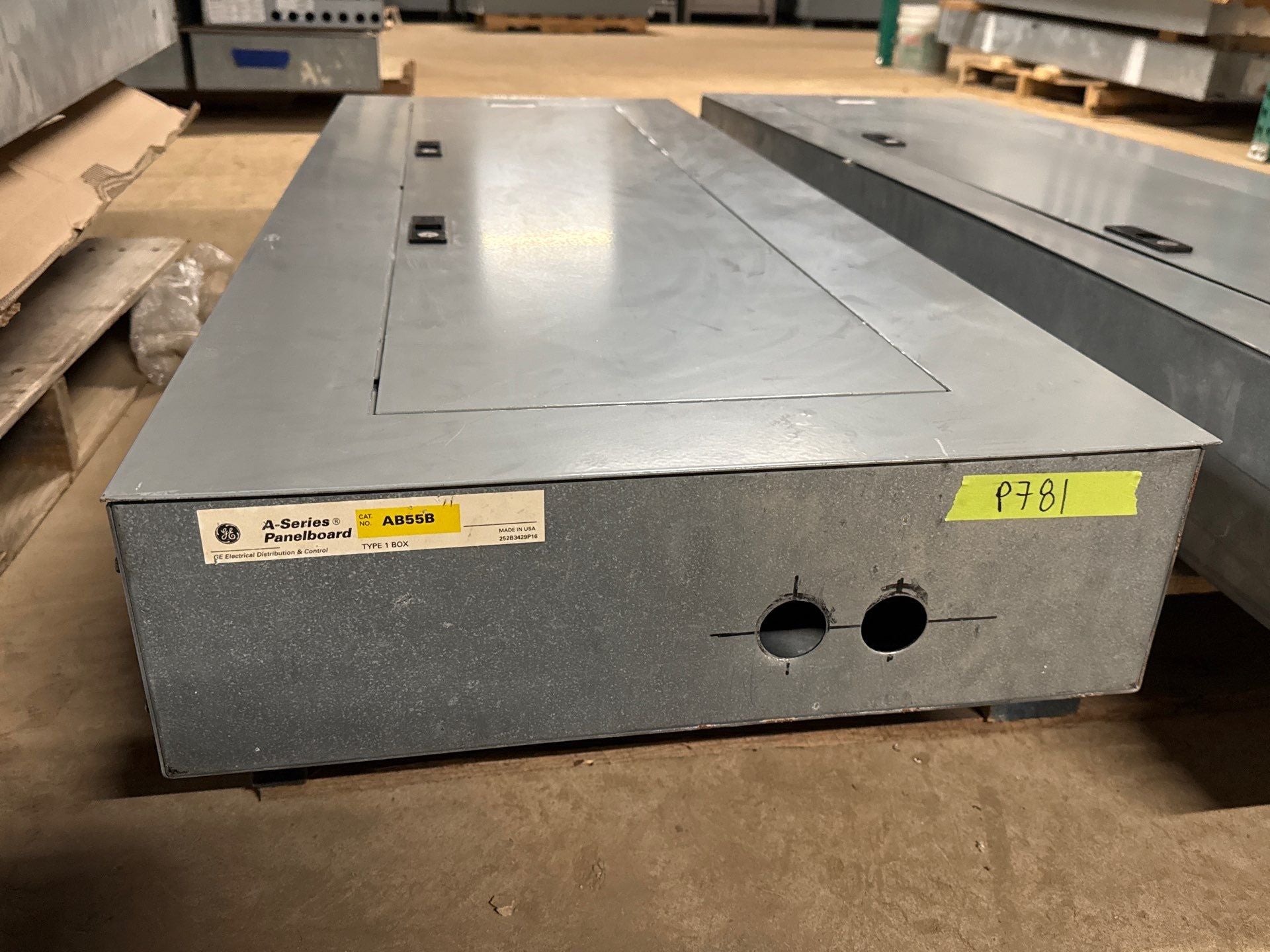 GE AQF3424MBX Panelboard 400A 208/120V 3PH 4W MLO Panel 400 Amp 42 Circuit P781 Used