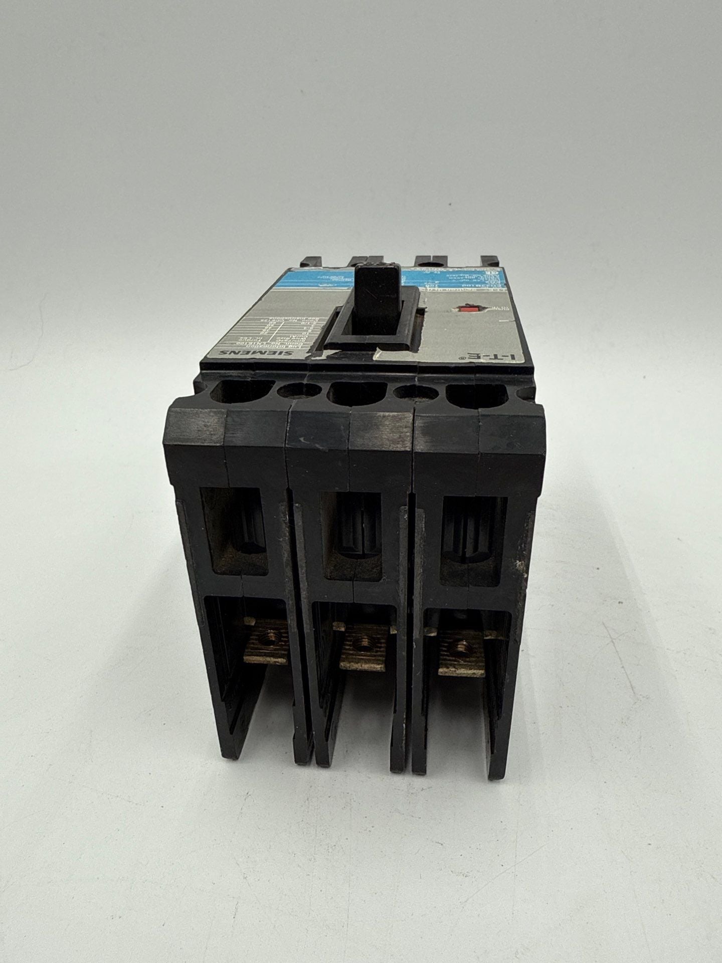 Siemens ITE ED23B100 Circuit Breaker 100A 3P 240V ED2 100 Amp 3 Pole Used