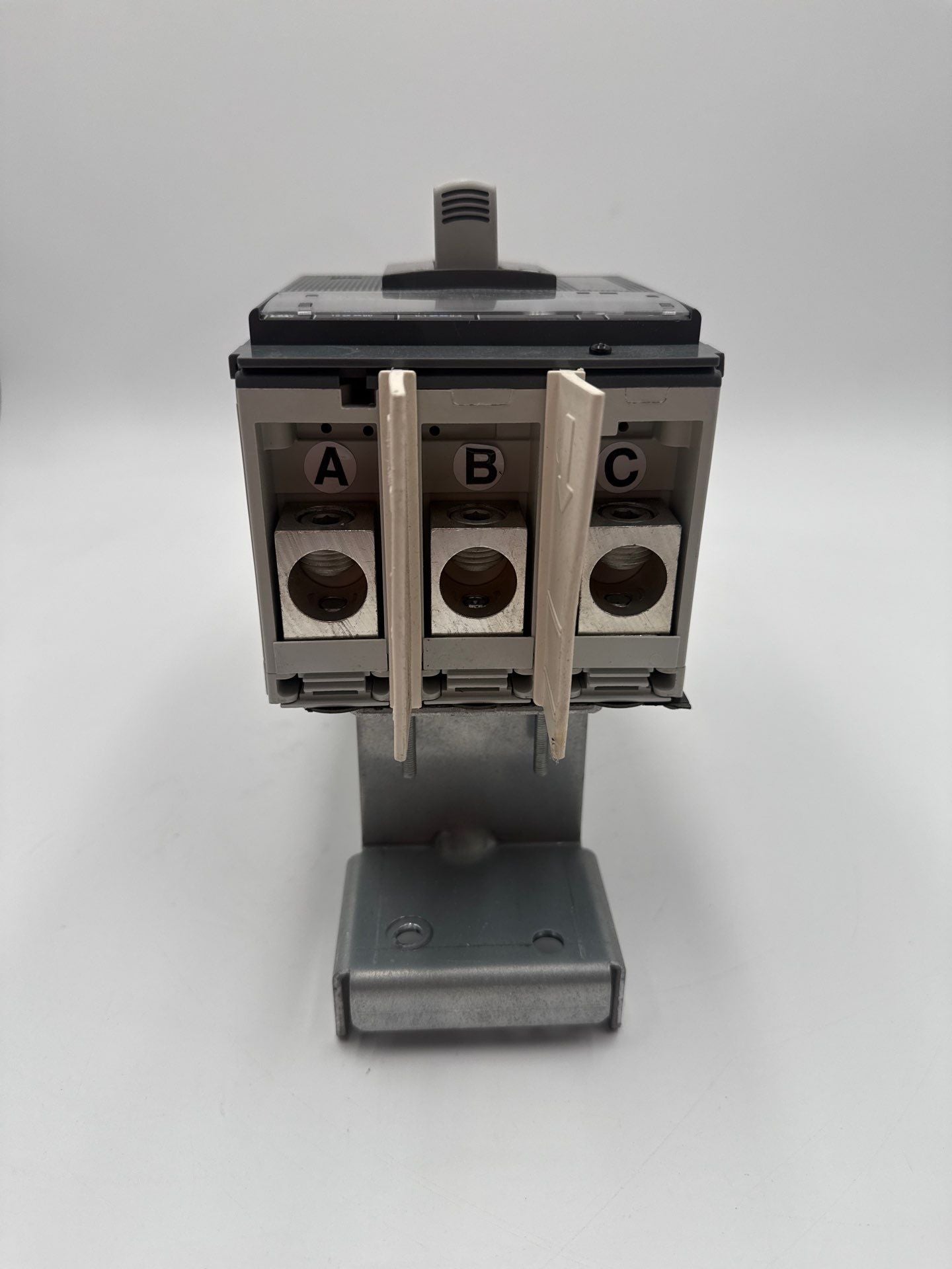 ABB XT4NU3250FY8000XXX Circuit Breaker 250A 3P 600V SACE Tmax XT4N 250 Used