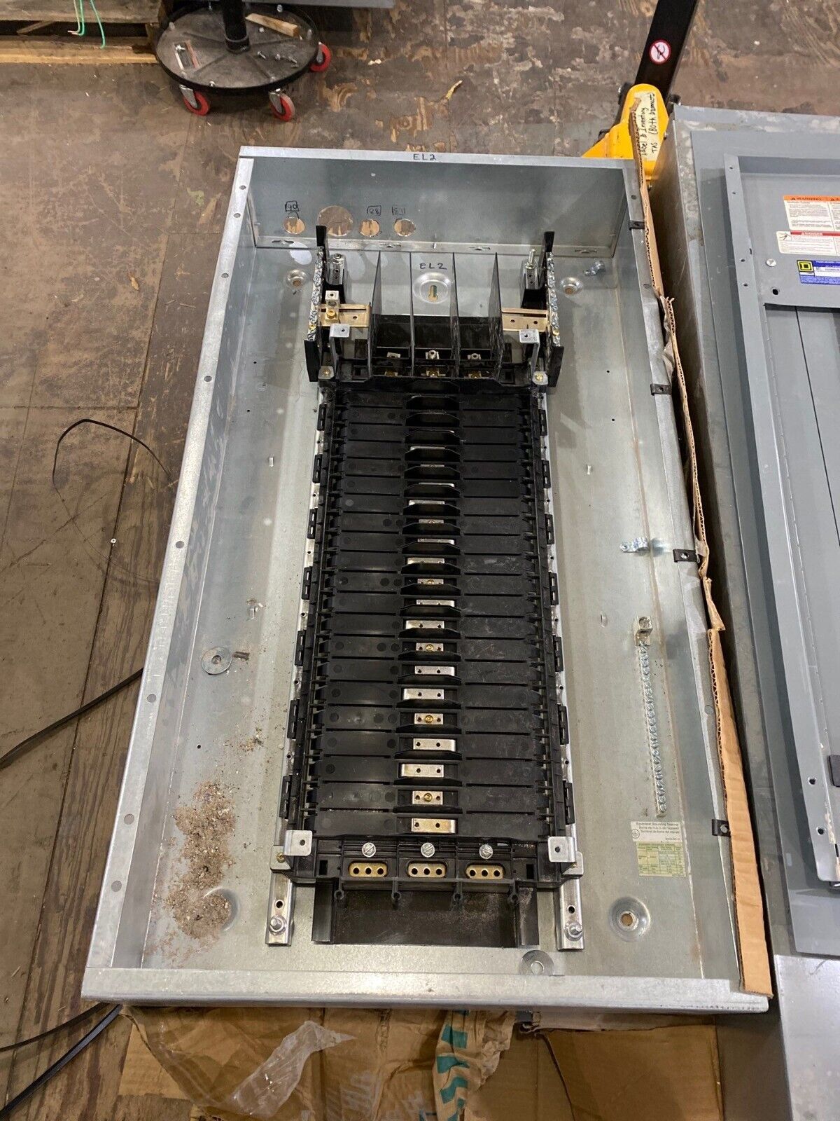 Square D NF Panelboard 125A 480Y/277V 3PH 4W 42 Cir Indoor Encl MLO 125 Amp MH38 P645 Used