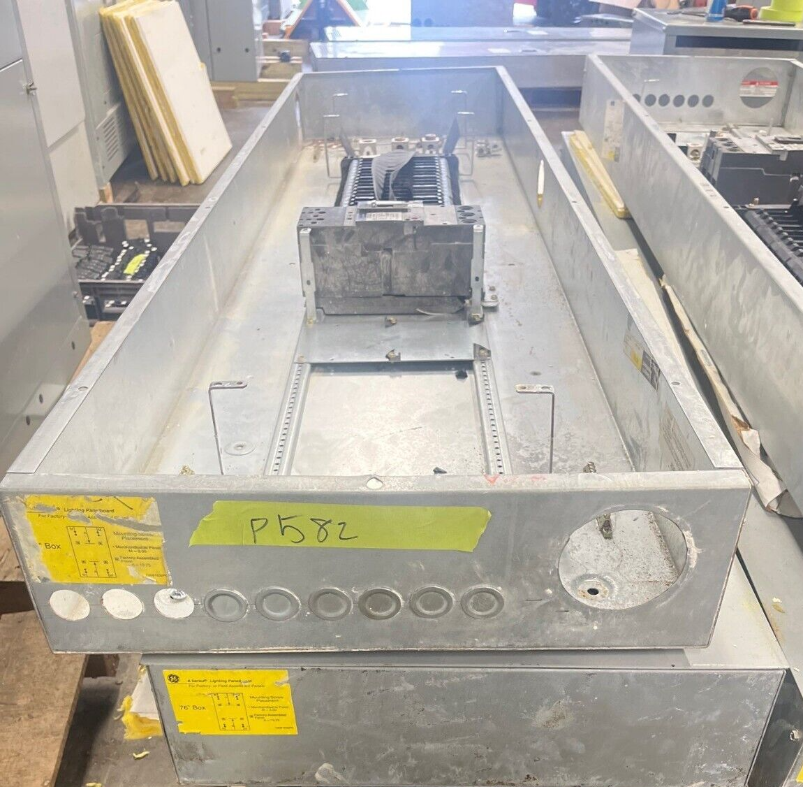 GE AEF3424MBX Panelboard 400A 480/277V 3PH 4W Indoor Encl 42Cir SFHA36AT0250 MLO P582 Used