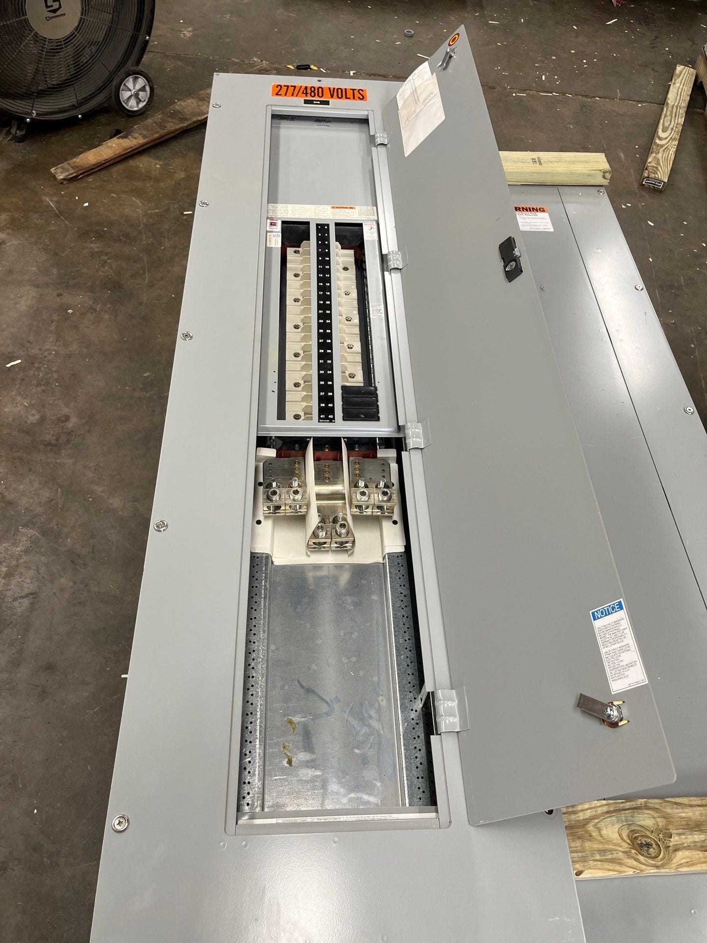 Cutler Hammer PRL2A Panelboard 400A 480/277VV 3PH 4W 42Cir MLO 400 Amp Panel P589 Used