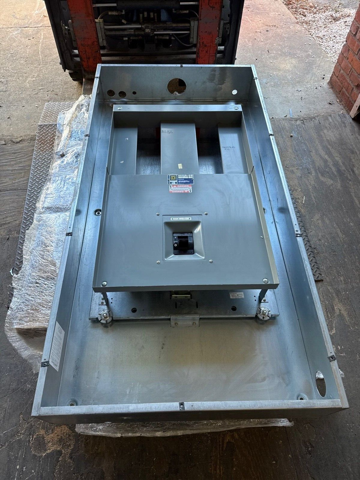 Square D I-Line Circuit Breaker 400A 480/277V 3PH 4W 18 Space MCB Main LA36400 Used