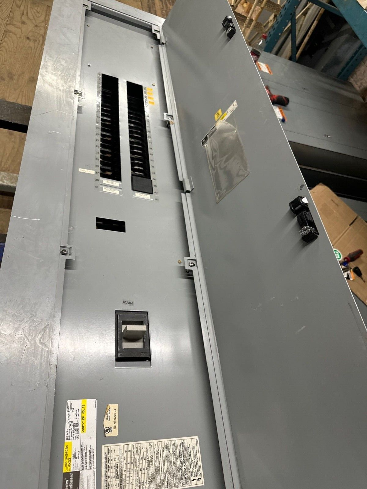 GE AQF3424CBX Panelboard 400A 208Y/120V 3PH 4W MCB Indoor Encl 42 Circuit 400Amp P312 Used