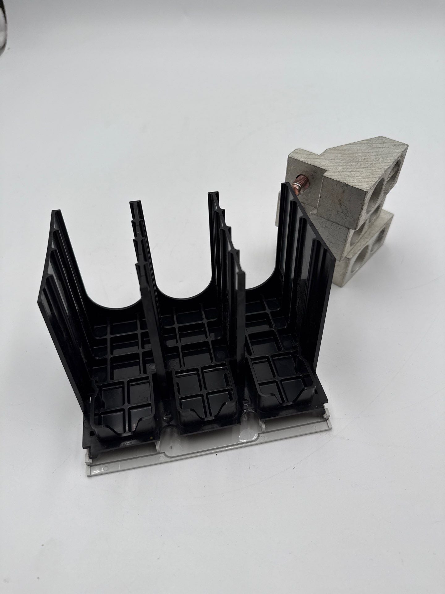 GE FCALK318H Record Plus Circuit Breaker Lug Kit 3PC Lugs with Cover Used