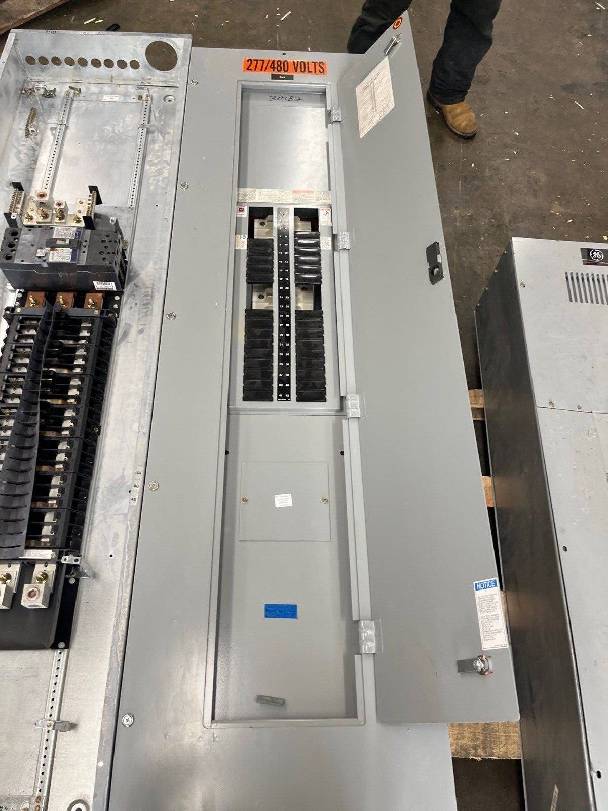 Cutler Hammer PRL2A Panelboard 400A 277/480V 3PH 4W Indoor Encl MLO 42 Circuit P587 Used