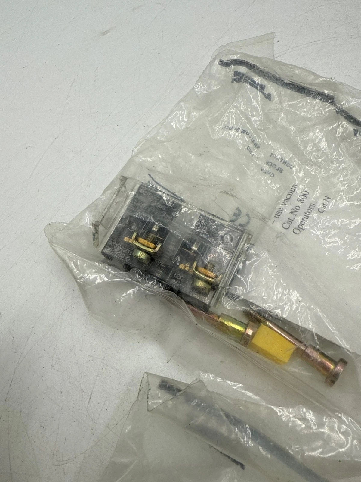 3PC Allen Bradley 800T-XD1 Contact Block 1 N/O TYPE 4, 13 30MM 600V 800TXD1 New