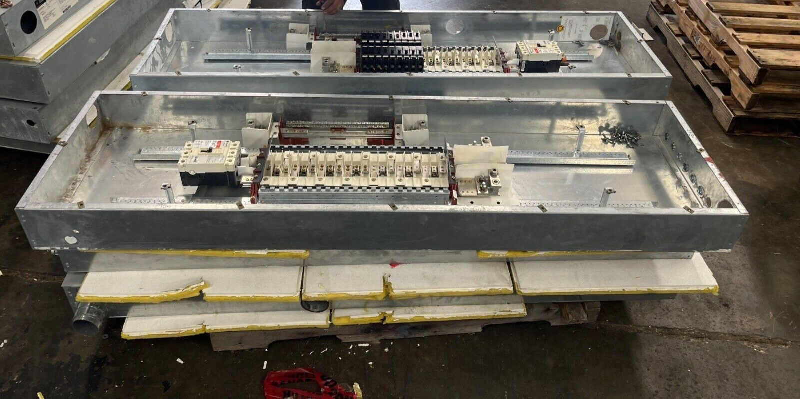 Cutler Hammer PRL2A Panelboard 400A 277/480V 3PH 4W 42Cir Indoor Encl FD3225 MLO P578 Used