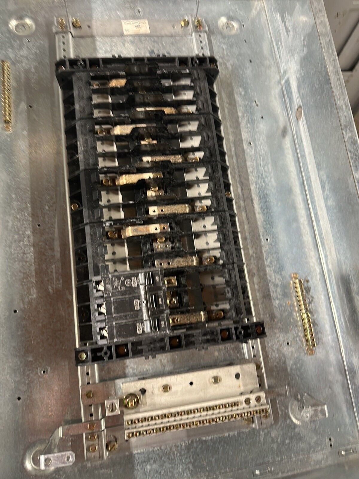 GE AQF3421AB Panelboard 125A 208Y/120V 3PH 24 CIR Indoor Encl MCB AB31B Box P224 Used