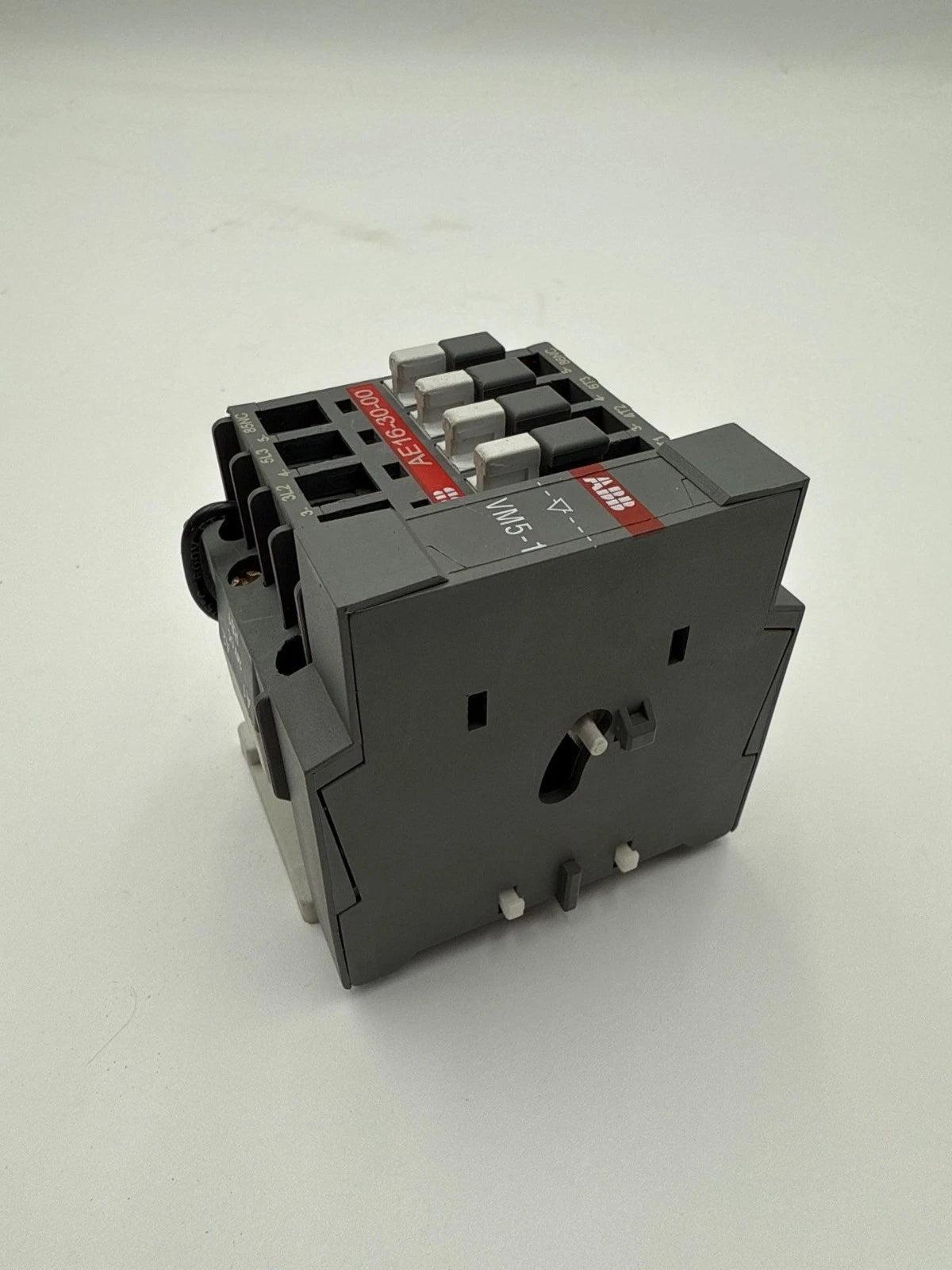 ABB AE16-30-00 Contactor 30A 3P 600V 3PH 15HP Coil 24VDC DIN Rail Used