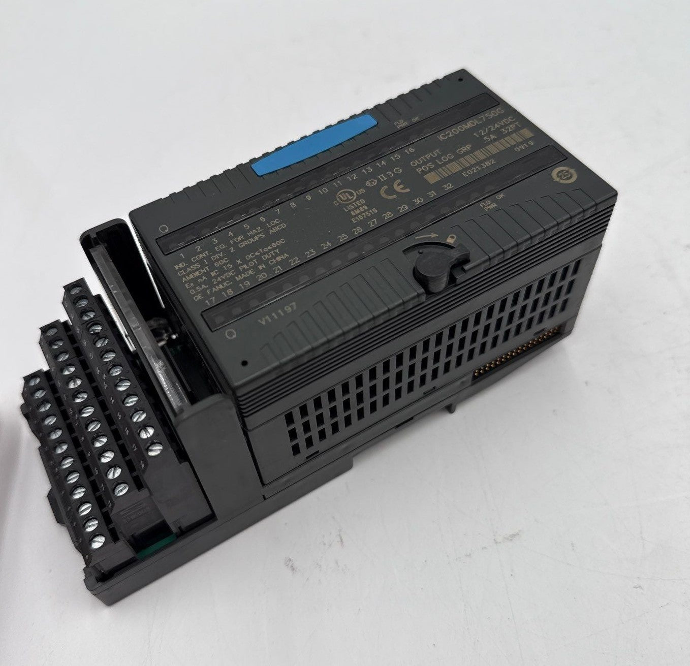 GE Fanuc IC200MDL750G VersaMax Output Module 0.5A 32 Point 12/24VDC Used