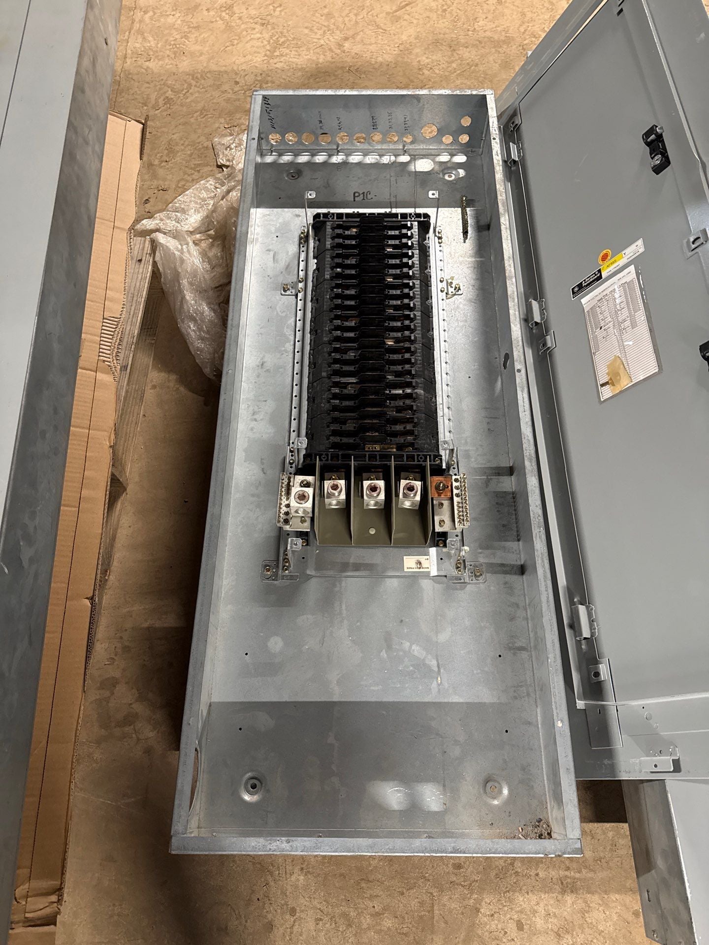 GE AQF3424MBX Panelboard 400A 208/120V 3PH 4W MLO Panel 400 Amp 42 Circuit P781 Used