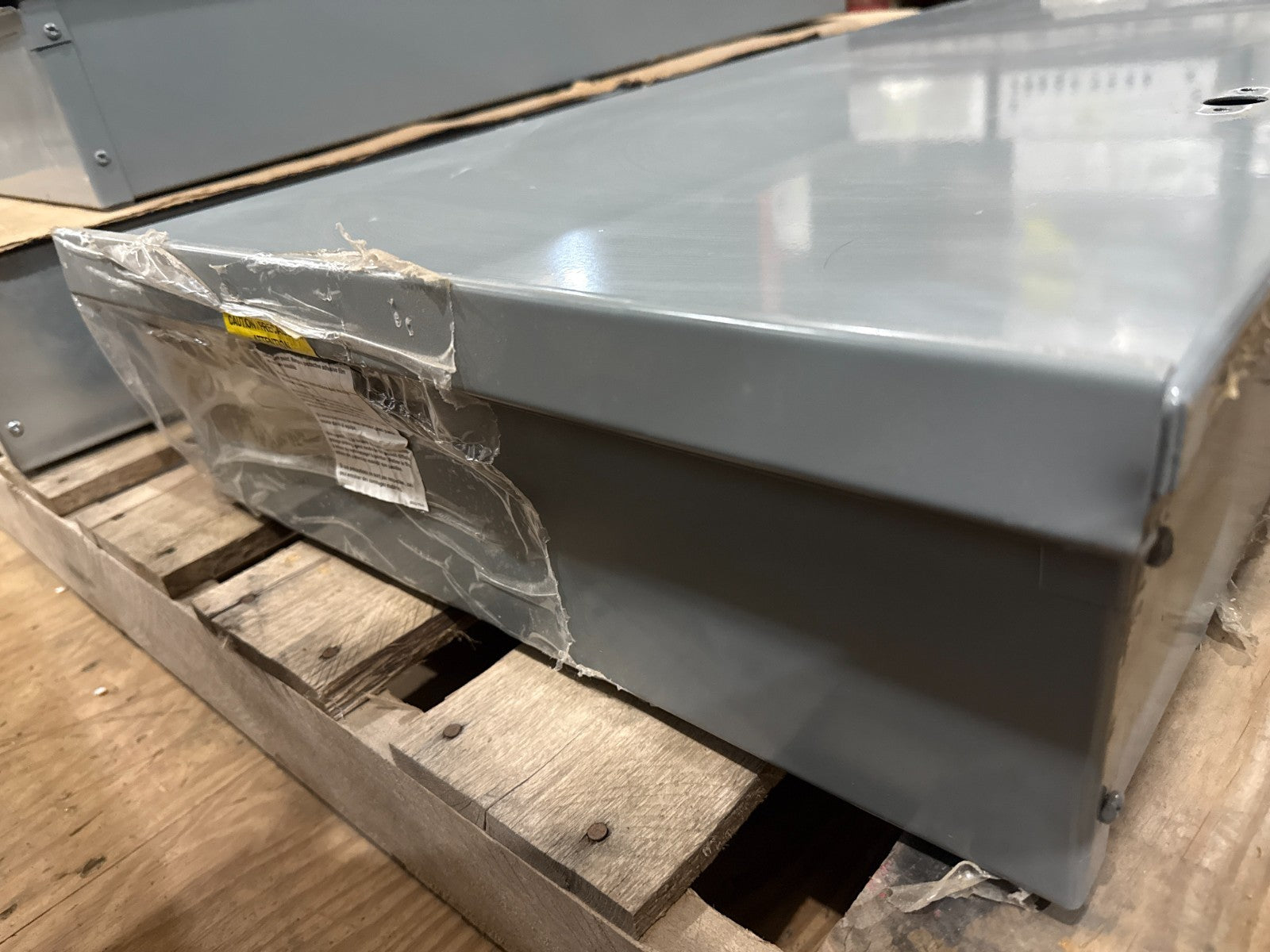 Square NF442L2C Panelboard 250A 600/347V 3PH 4W MLO Panel 250 Amp 42 Cir 3R Encl New