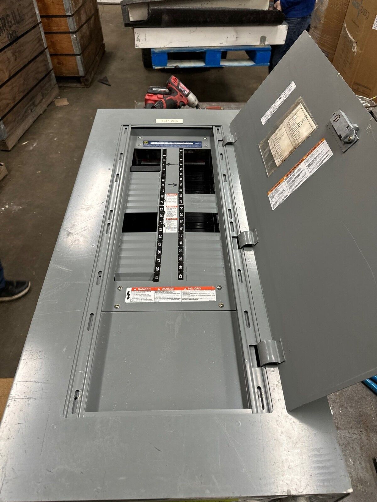 Square D NF442L2 Panelboard 250A 600Y/347V 3PH 4W 42 Circuit Indoor Encl MLO P349 Used