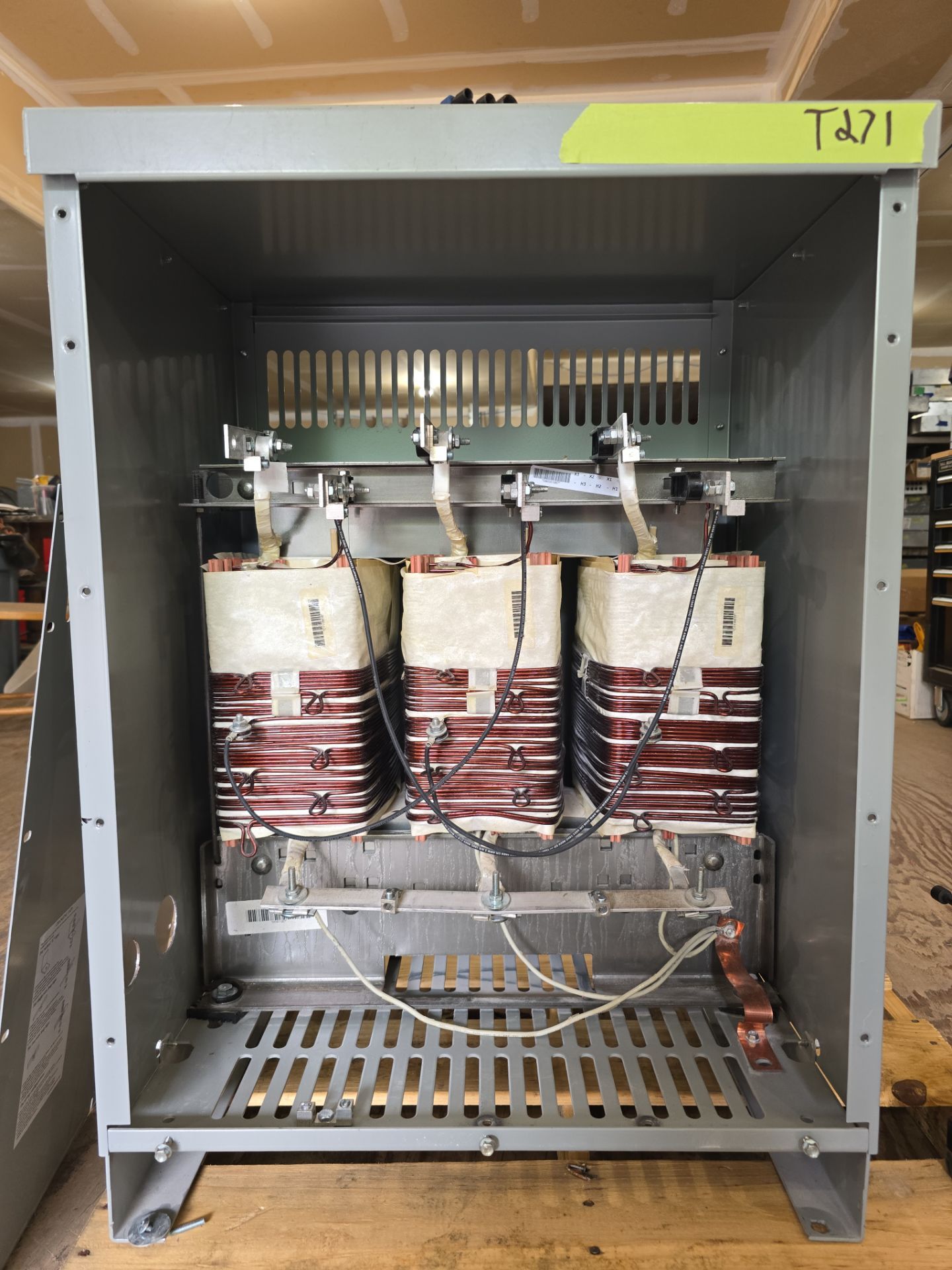 30kVA GE 9T83B3872G03 Transformer 3PH Pri 480V Sec 208/120V Type QL Indoor T271 Used