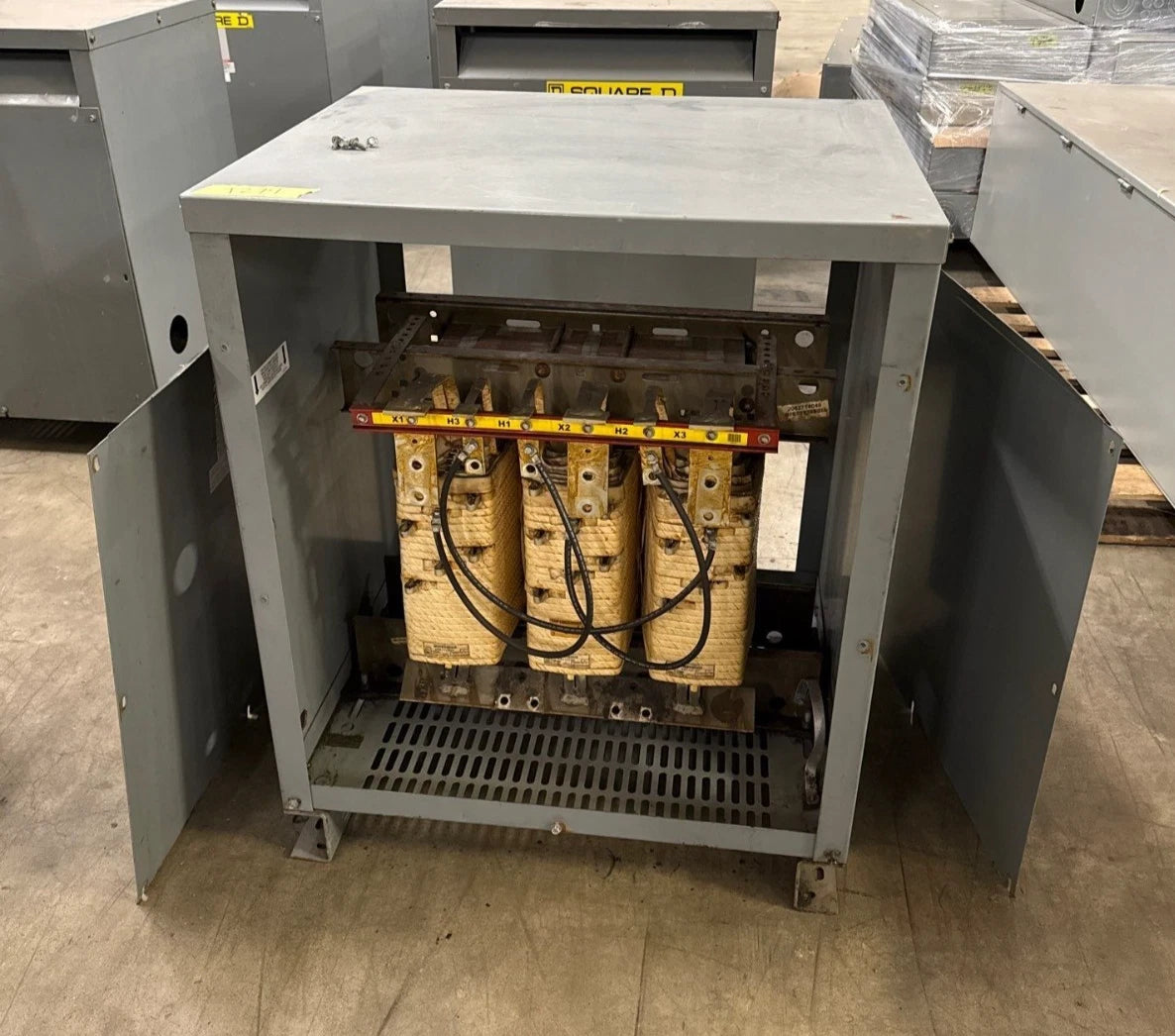 112.5KVA Square D EE112T3H Transformer Pri 480V Sec 208Y/120V 3PH Indoor T279 Used