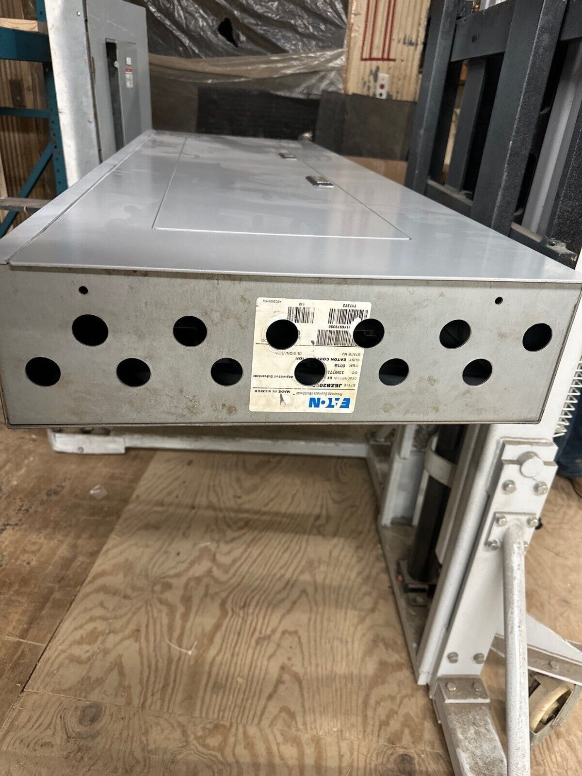 Cutler Hammer PRL1A Panelboard 400A 208Y/120V 3PH 4W Indoor Encl 42 Circuit MCB P473 New