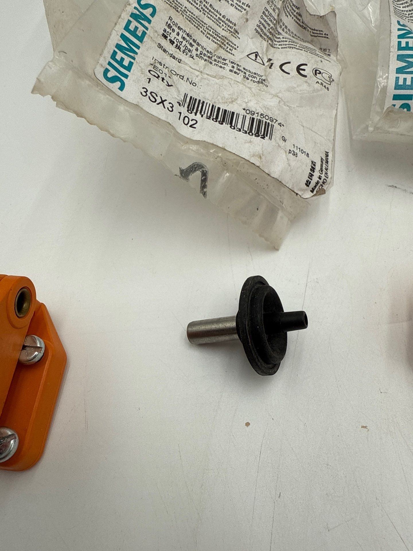 Siemens 3SX3 102 Roller Lever Actuator Pivot Arm Angle Roller Head New