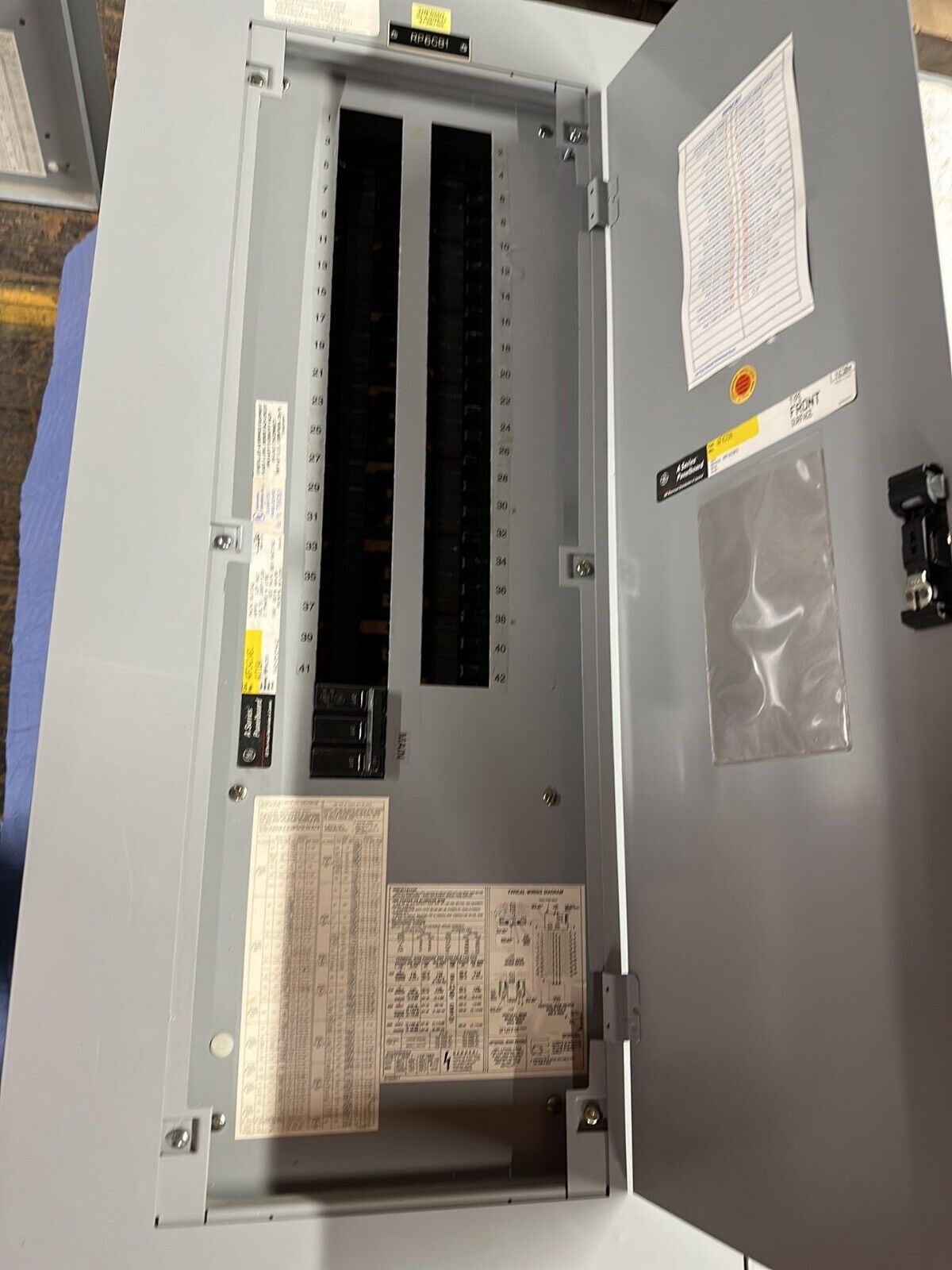 GE AQF3421ABX Panelboard 125A 208Y/120V 3PH 4W 42 CIR MCB THQB32100 Indoor Encl P012 Used