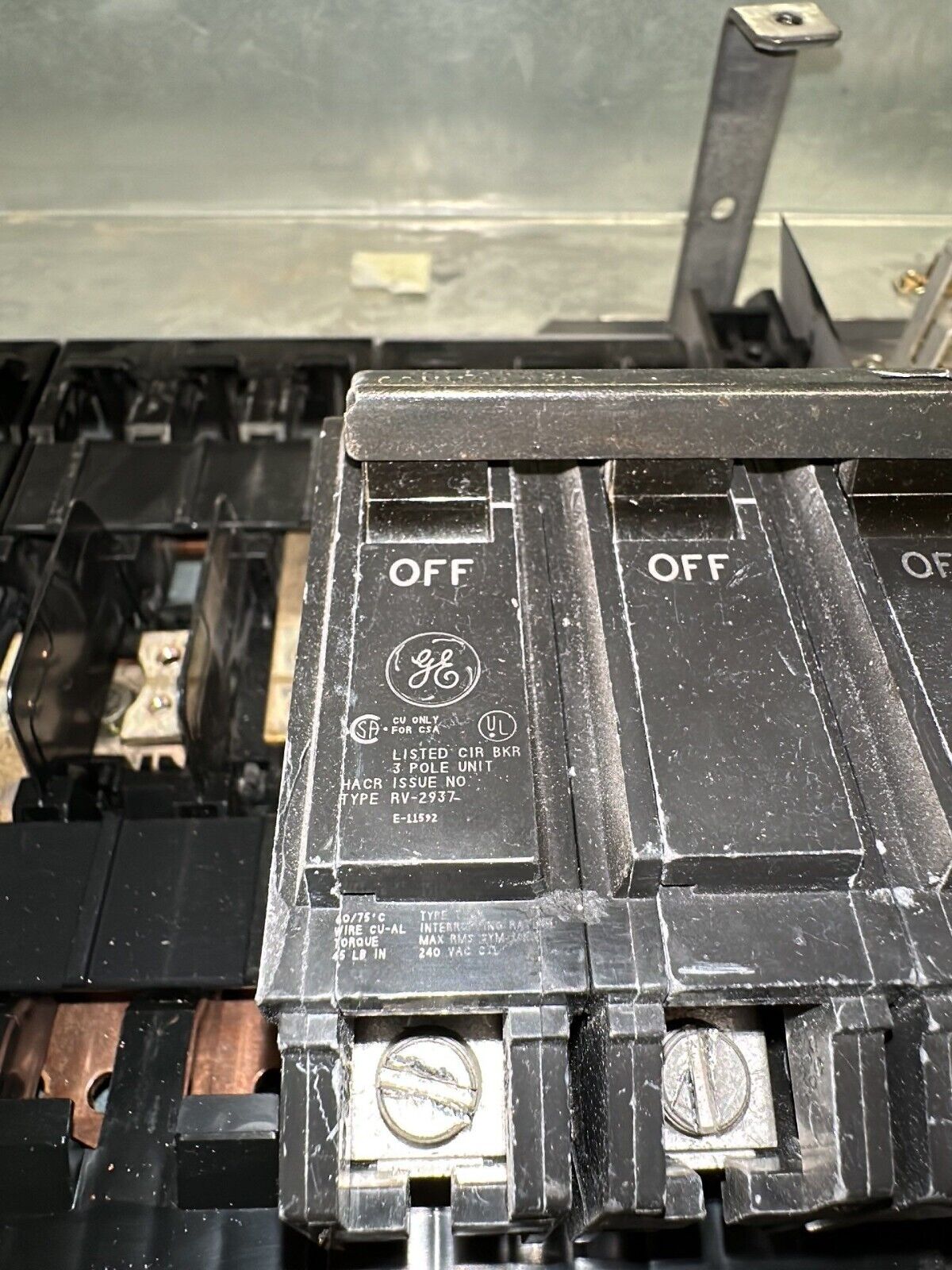 GE AQF3421ABX Panelboard 125A 208Y/120V 3PH 4W 42 CIR Indoor MCB Main THQB32100 P026 Used