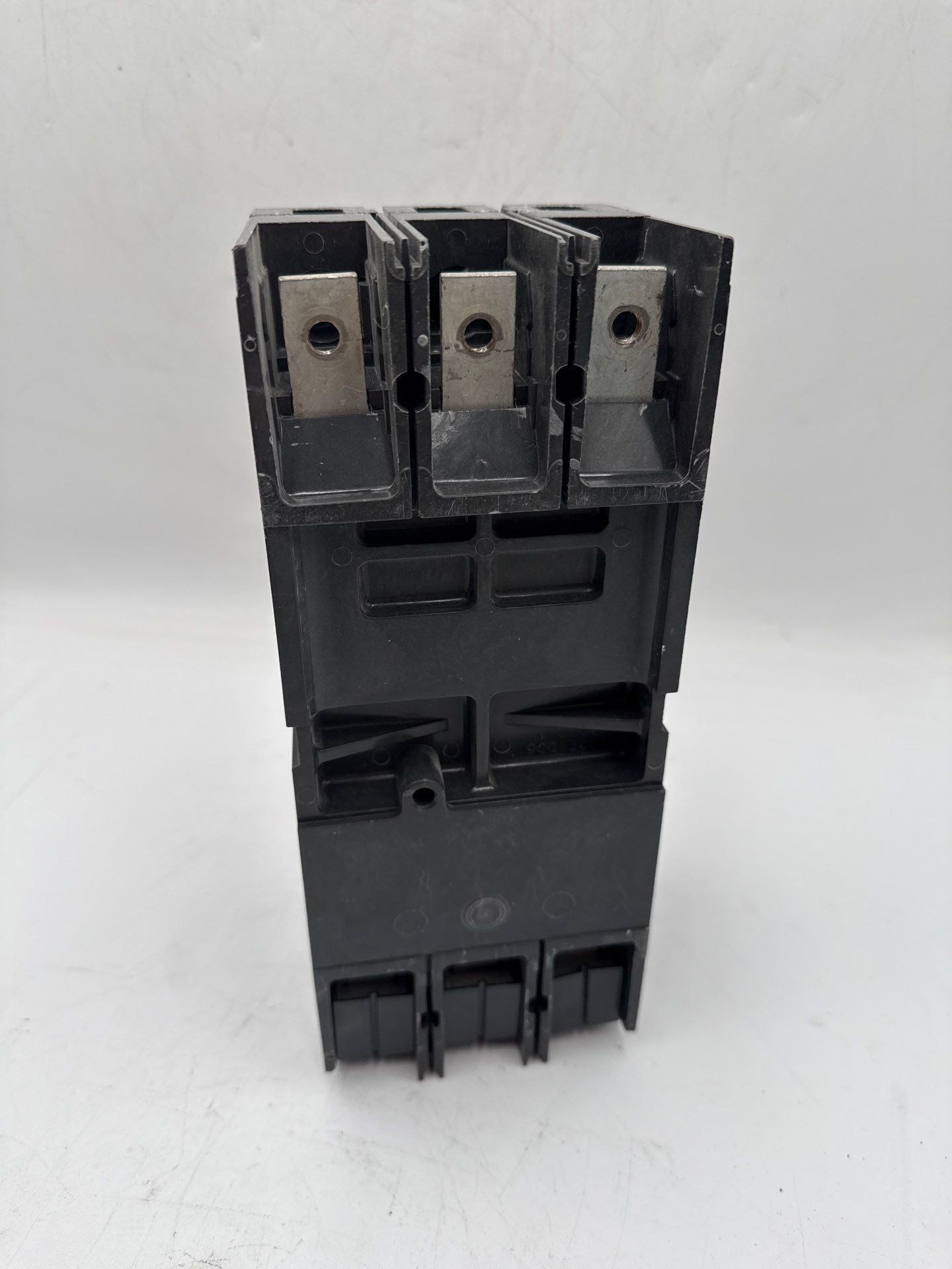 GE SFLA36AT0250 Circuit Breaker 250A 3P 600V Frame 250 Amp 3 Pole CHIPPED Used