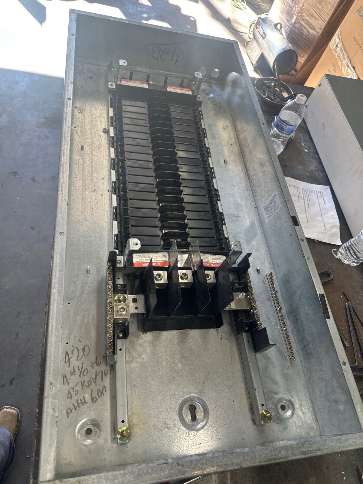 Square D NF Panelboard 250A 600V 3PH 4W MLO 42 Cir Main Lug Panel Indoor Encl P379 Used