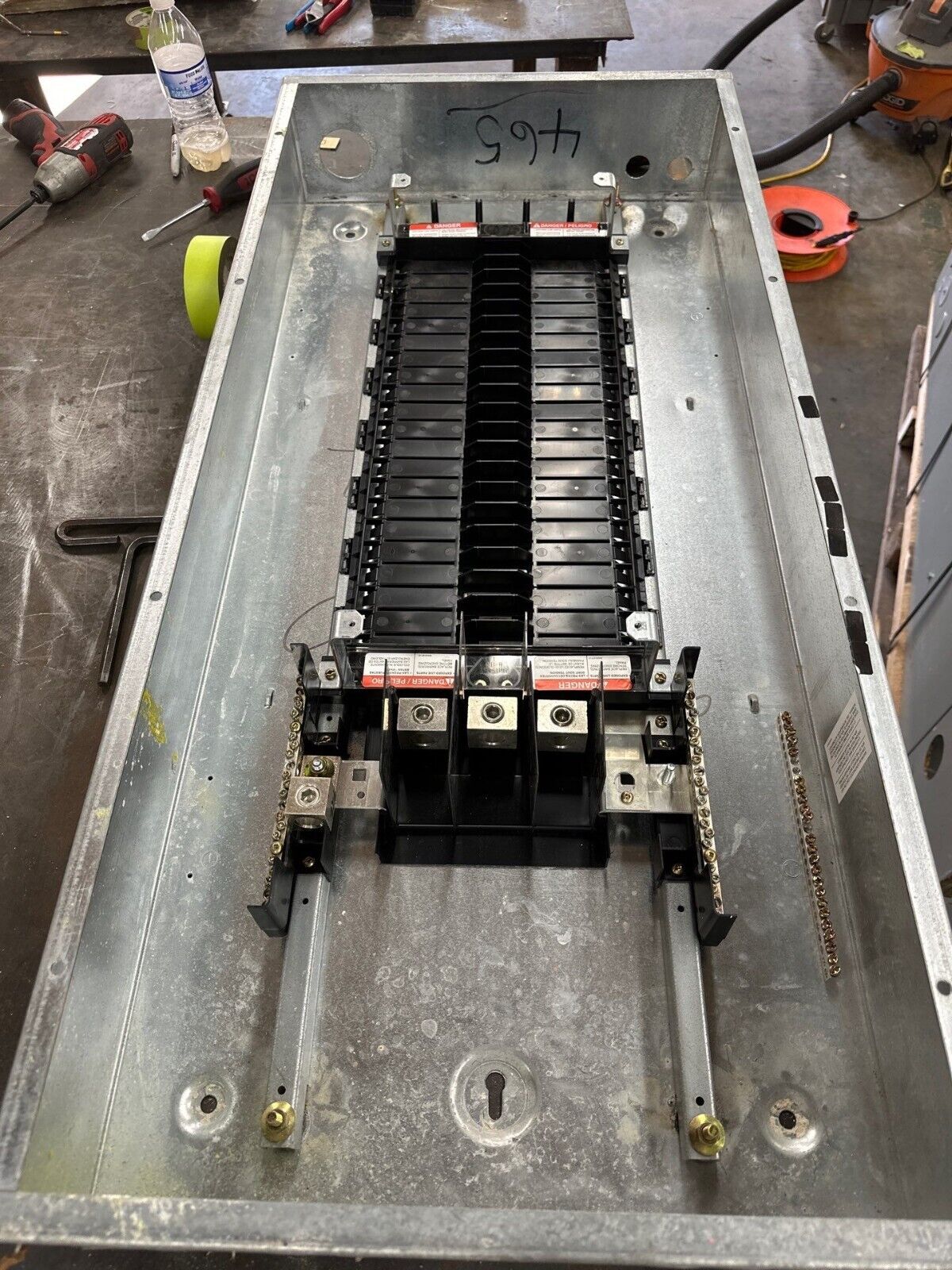 Square D NF Panelboard 250A 600V 3PH 4W MLO 42 Cir Main Lug Panel Indoor NEMA 1 P386 Used