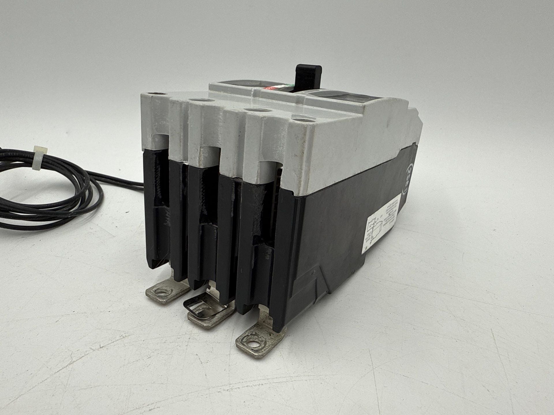 GE TEYL3100B Circuit Breaker 100A 3P 480/277V Shunt Trip TEYL 100 Amp 3 Pole Bolt On Used