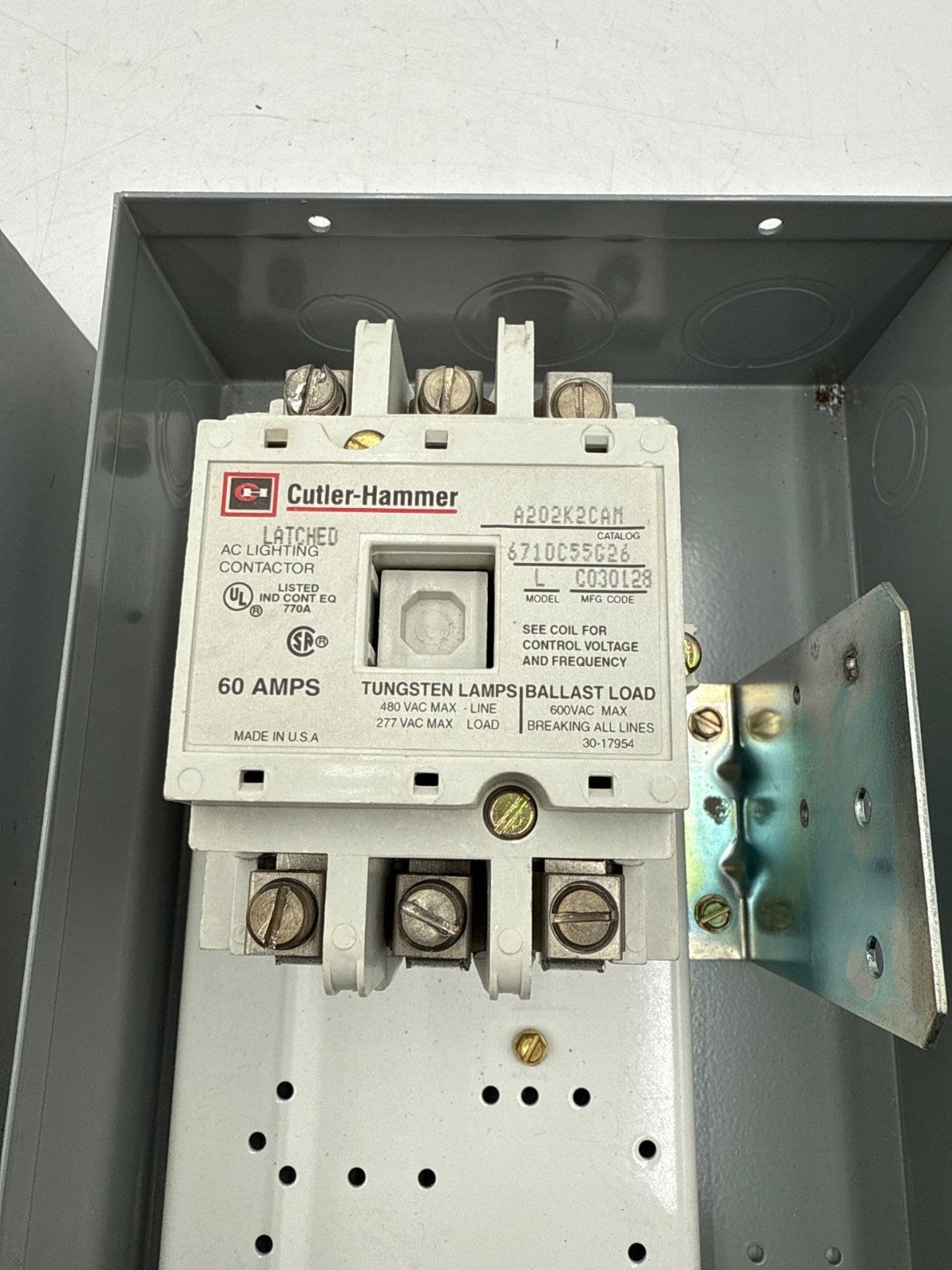 Cutler Hammer ECL04D1A3A Enclosed Lighting Contactor A202K2CAM 3P Coil 110/120V