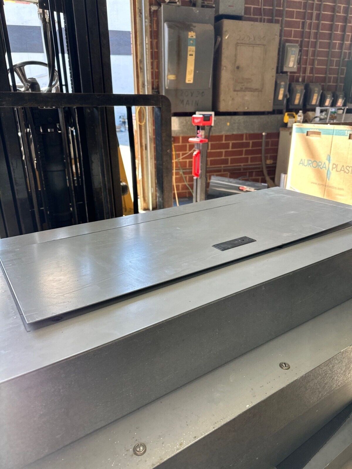 Siemens S1 Panelboard 250A 208Y/120V 3PH 4W 42 Circuit Indoor Encl 250 Amp Max P395 Used