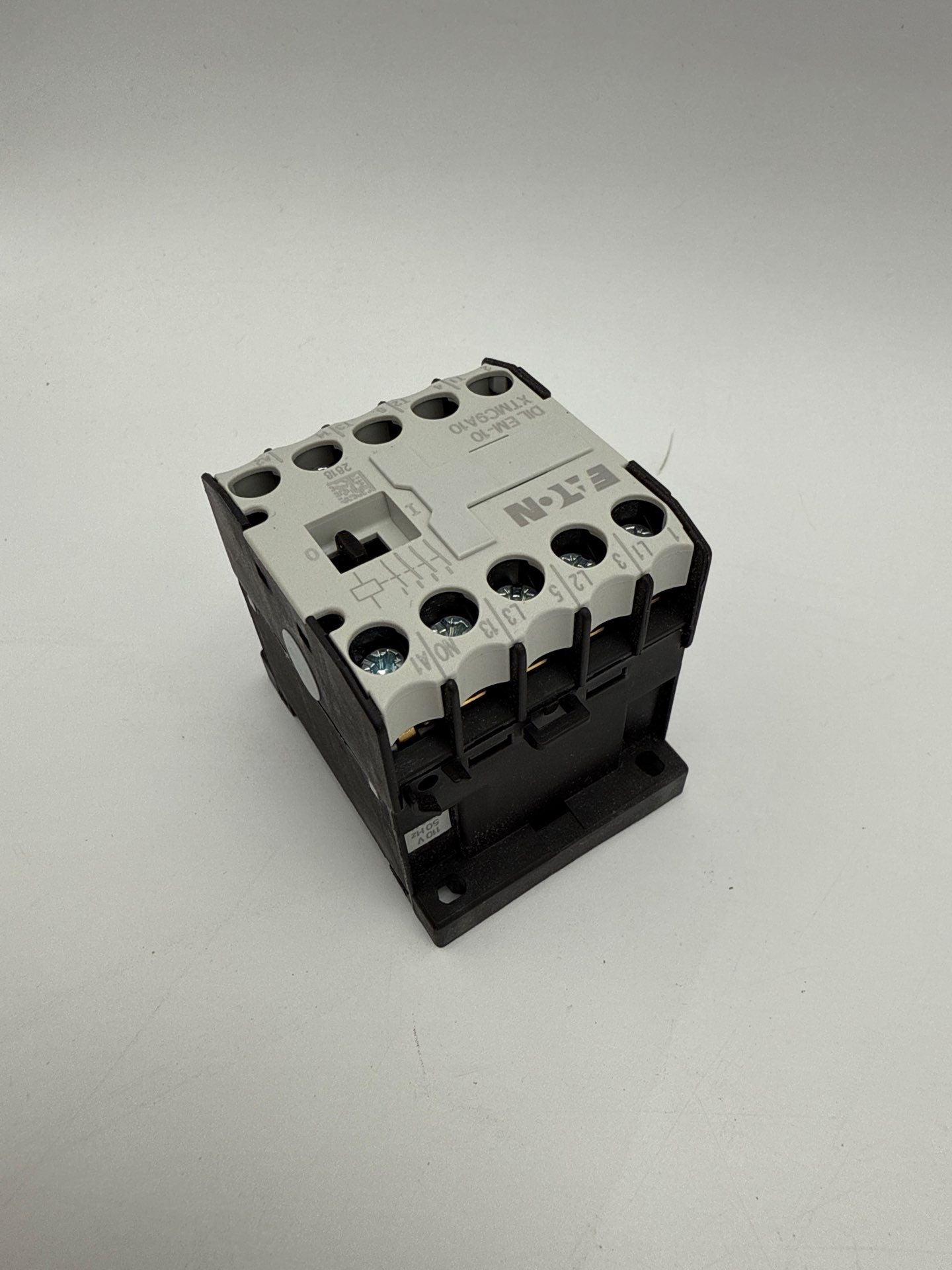 Eaton XTMC9A10A Contactor DILEM-10 Coil 110/120V 3PST-NO 3P 5HP 690V DIN New