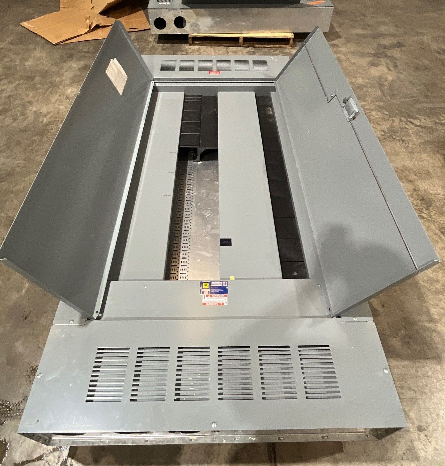 Square D I-Line Panelboard 1000A 208/120V 3PH 4W MCB Panel 1000 Amp 72 Space Used