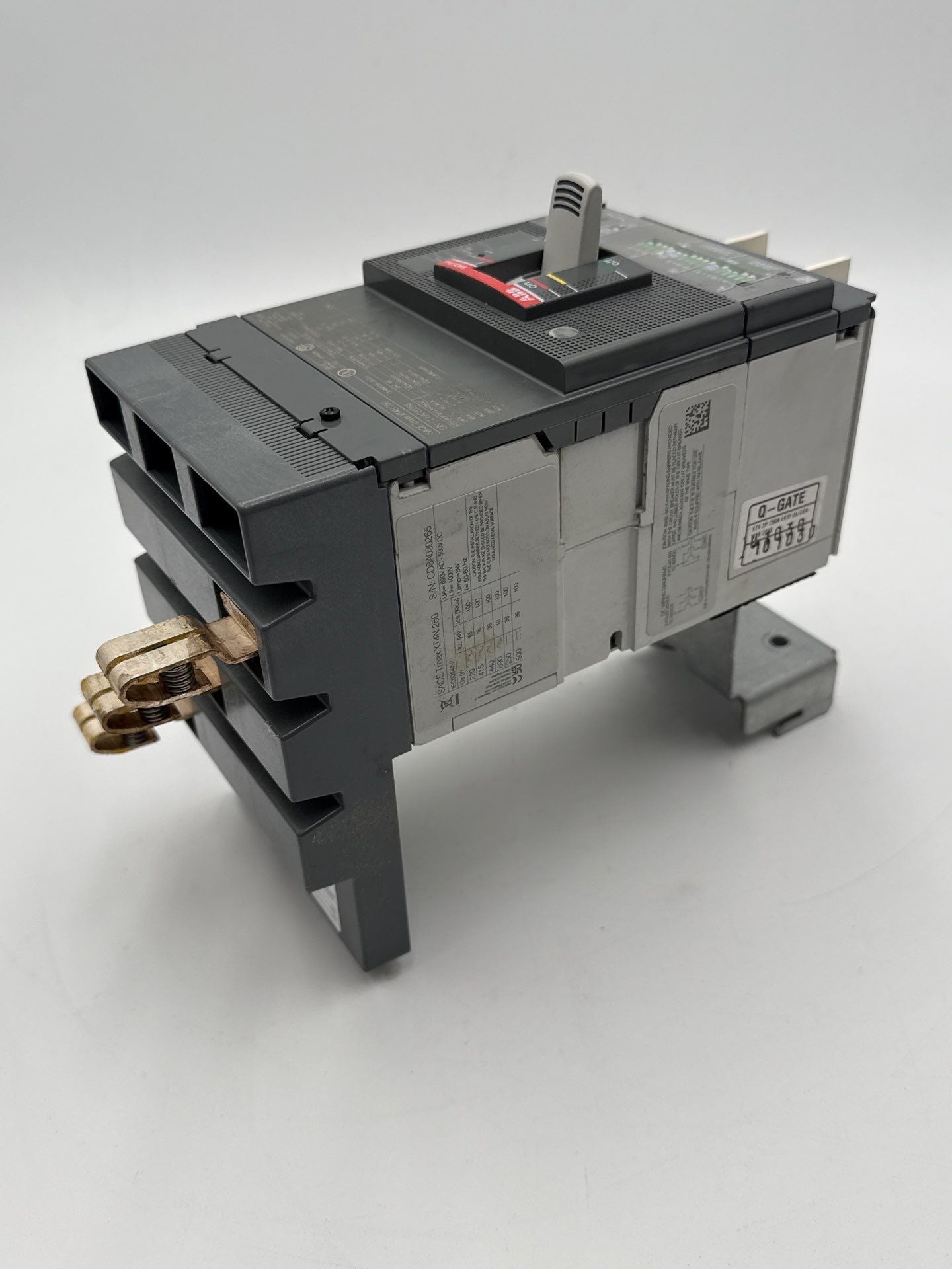 ABB XT4NU3250FY8000XXX Circuit Breaker 250A 3P 600V SACE Tmax XT4N 250 Used