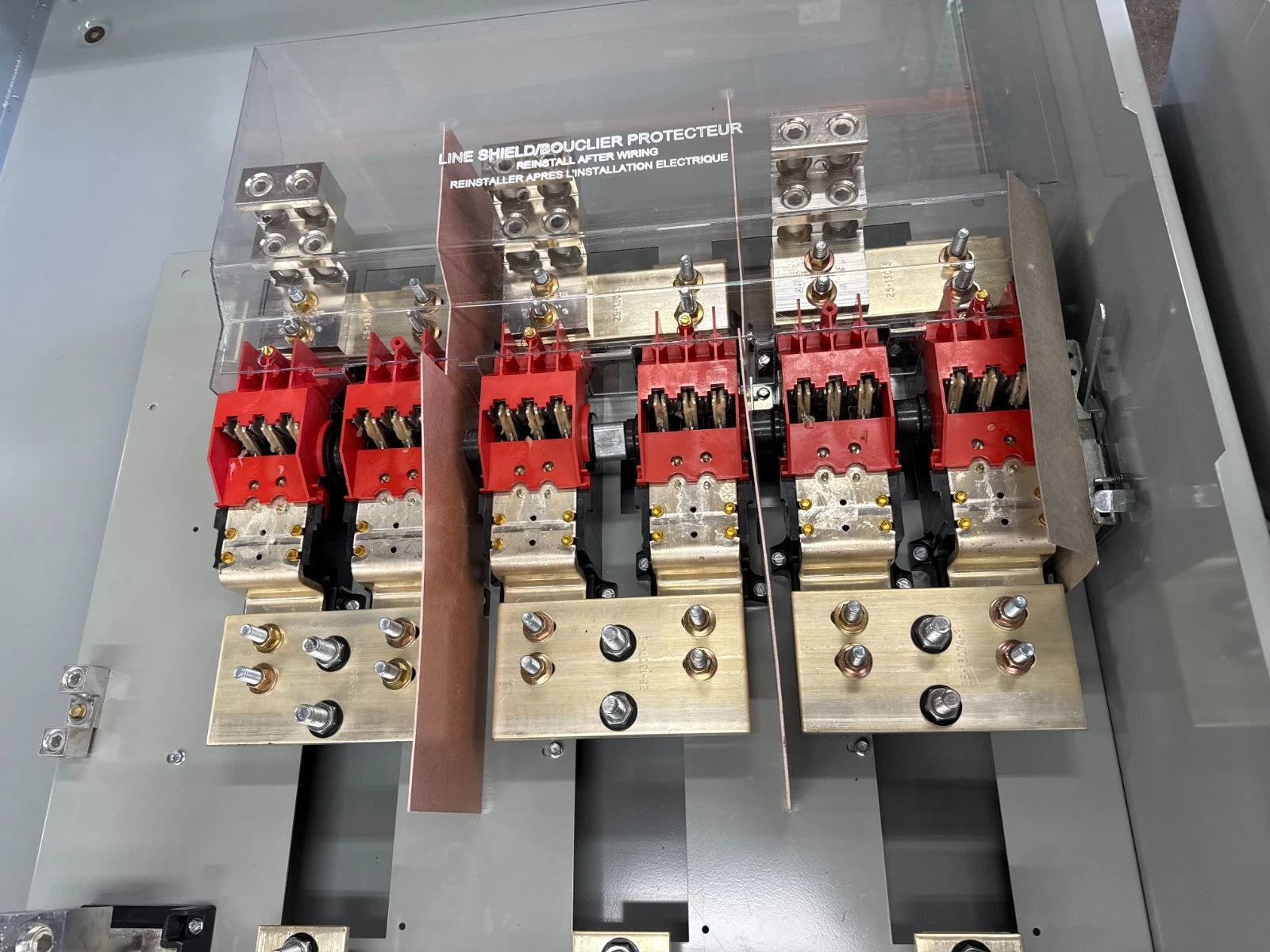 Eaton DH328NRK Safety Disconnect Switch 1200A 3P 240V 3PH 3R Outdoor 1200 Amp Used