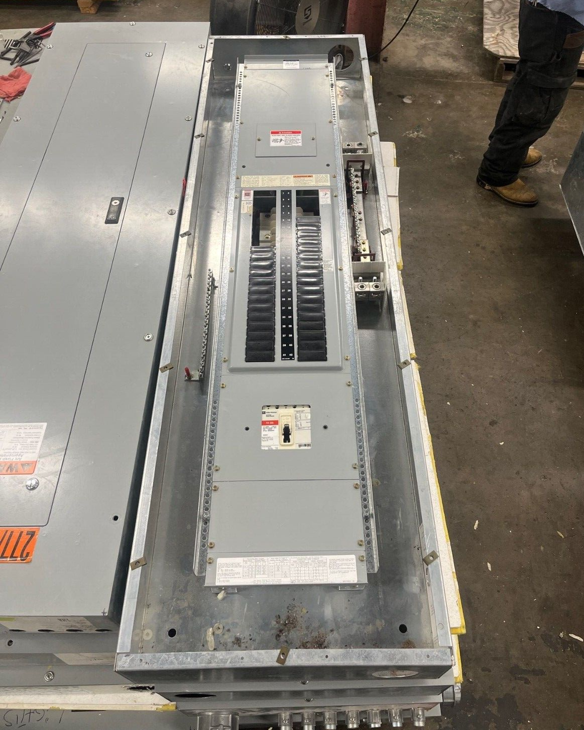 Cutler Hammer PRL2A Panelboard 400A 277/480V 3PH 4W 42Cir Indoor Encl MLO FD3225 P575 Used