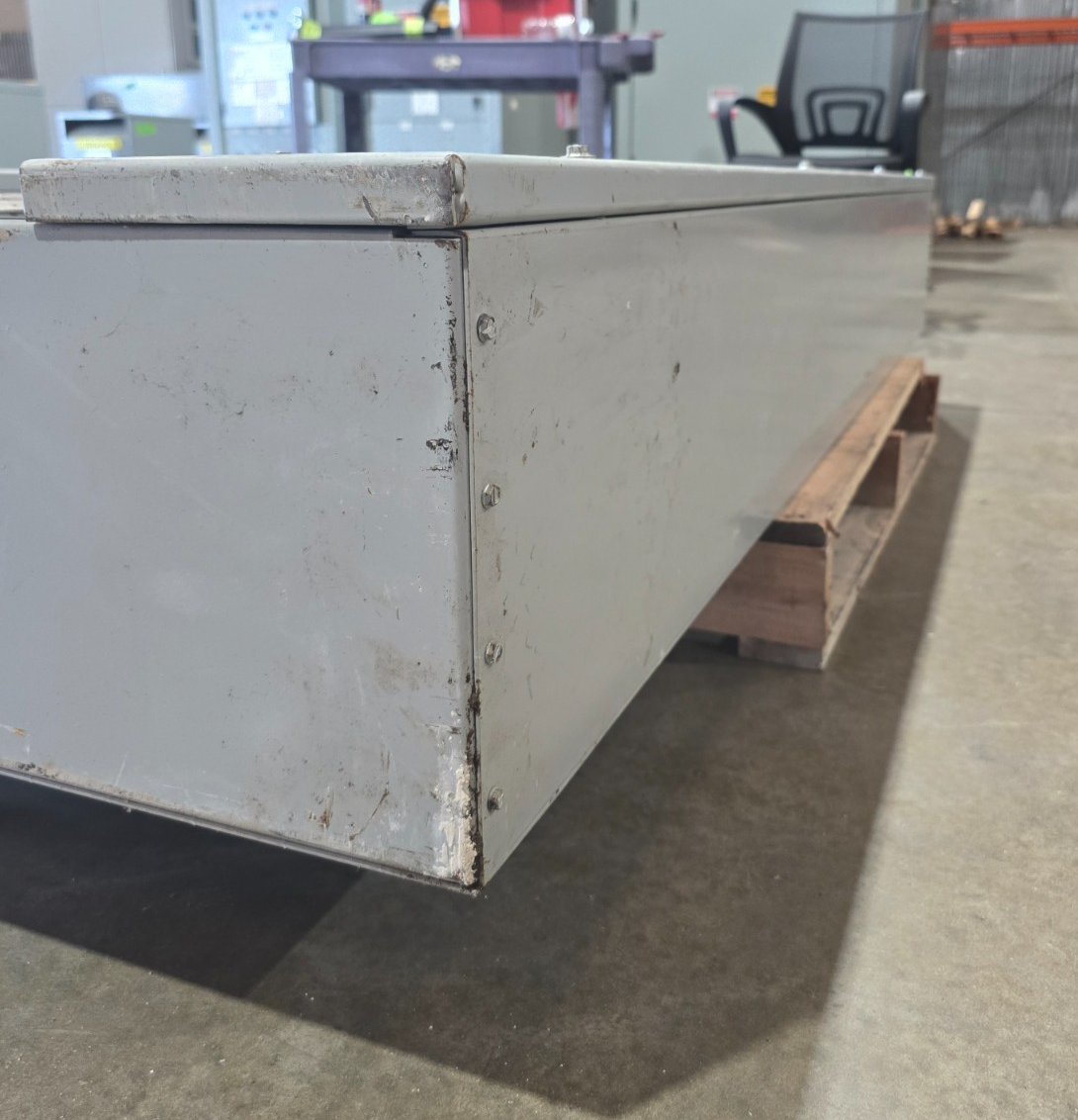 Eaton PRL4 Panelboard 800A 480V 3PH 3W MCB Panel 800 Amp HMDL3800 Indoor BX3673 Used