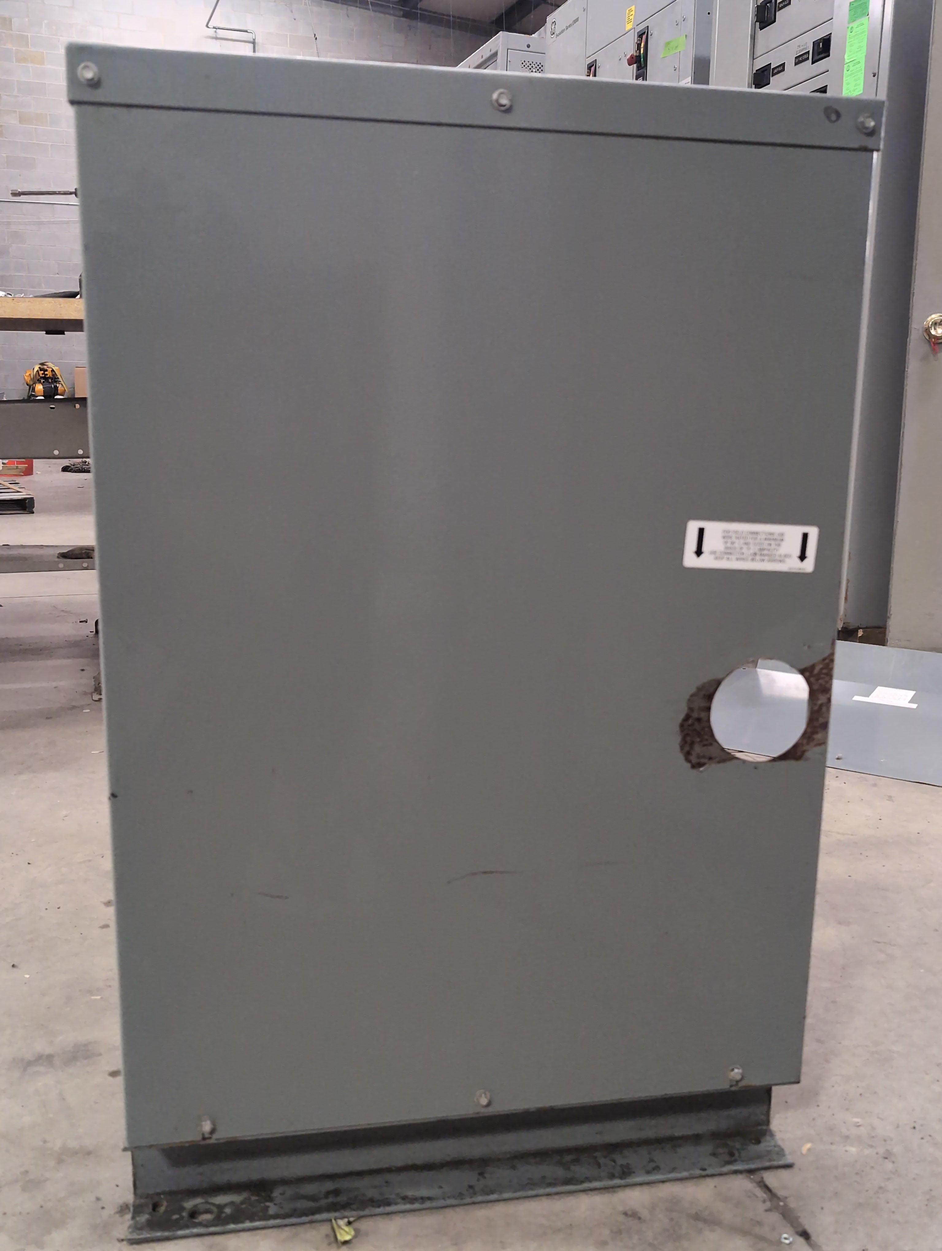 112.5KVA Square D EE112T3H 3PH Pri 480V Sec 208/120V Transformer Indoor Encl Used