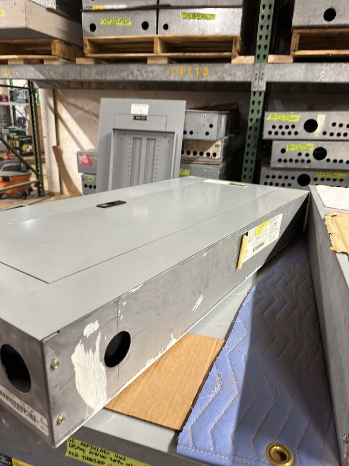 GE AQF3421ABX Panelboard 125A 208Y/120V 3PH 4W 42 CIR MCB THQB32100 Indoor Encl P012 Used