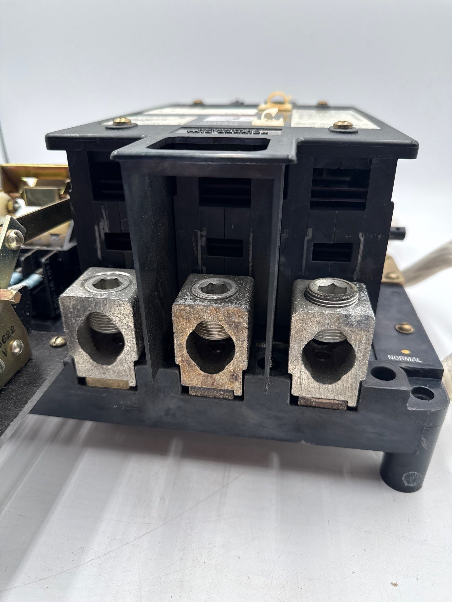 ASCO Series 300 Automatic Transfer Switch 400A 480V 50-60Hz E00300030400N100 Used