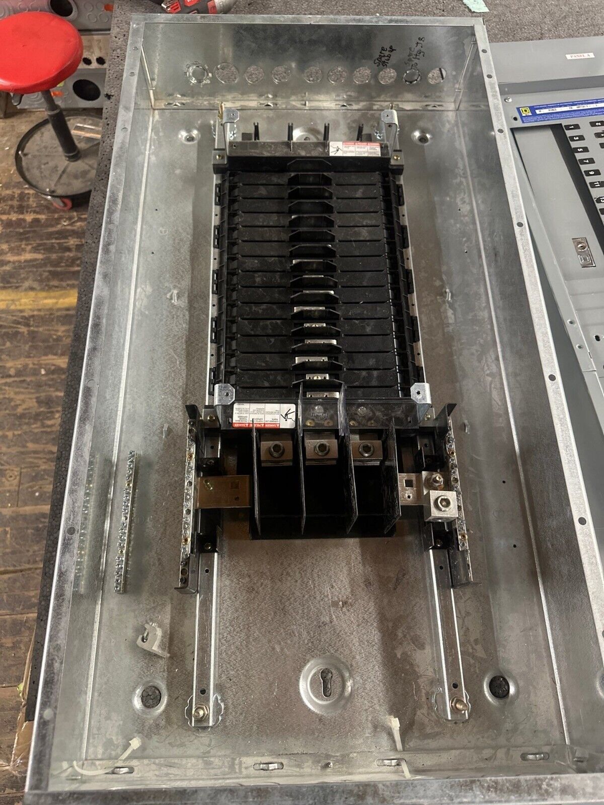 Square D NF430L2C NF Panelboard 250A 600Y/347V 3PH 4W 30 Circuit Indoor Encl MLO P468 Used