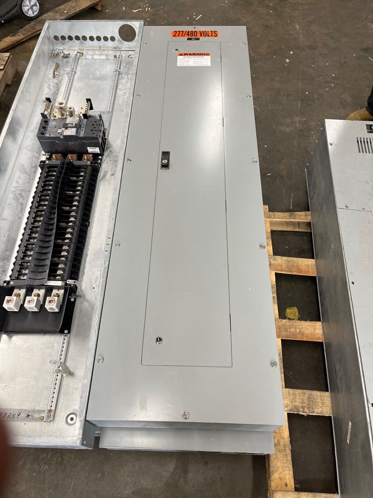 Cutler Hammer PRL2A Panelboard 400A 277/480V 3PH 4W Indoor Encl MLO 42 Circuit P587 Used