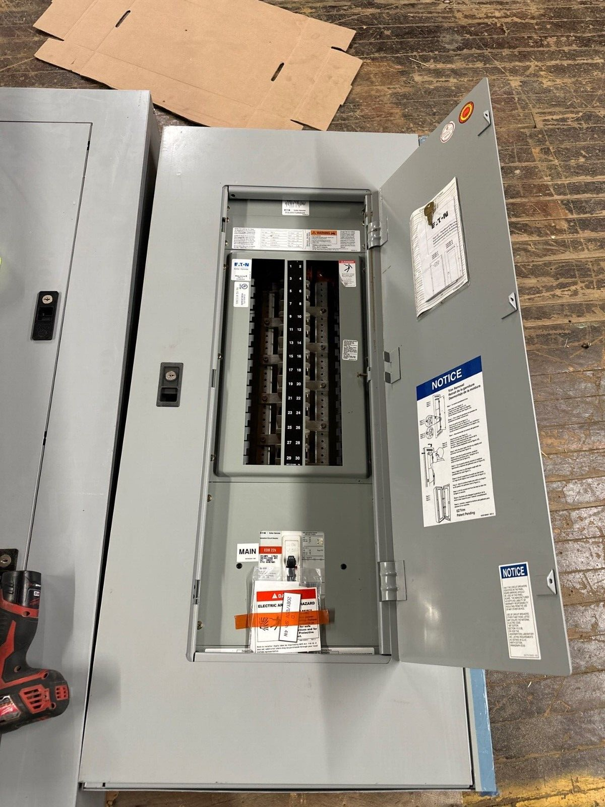 Eaton PRL1A Panelboard 225A 208Y/120V 3PH 4W MCB 42 Circuit 225 Amp EDB3225 P093 New