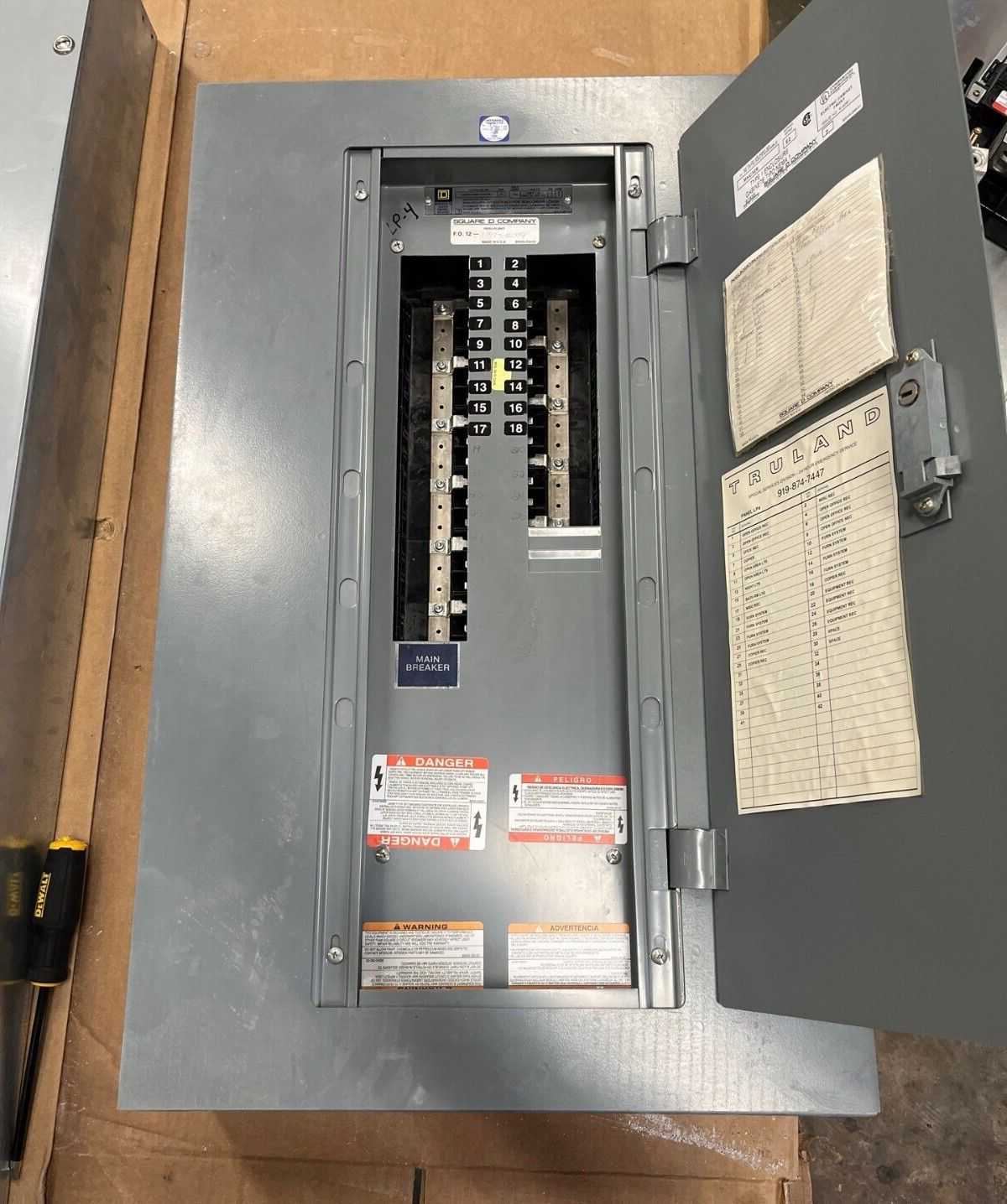 Square D NQOD430M100CUNL Panelboard 100A 208/120V 3PH 4W Indoor Encl MCB 30 Cir P569 Used