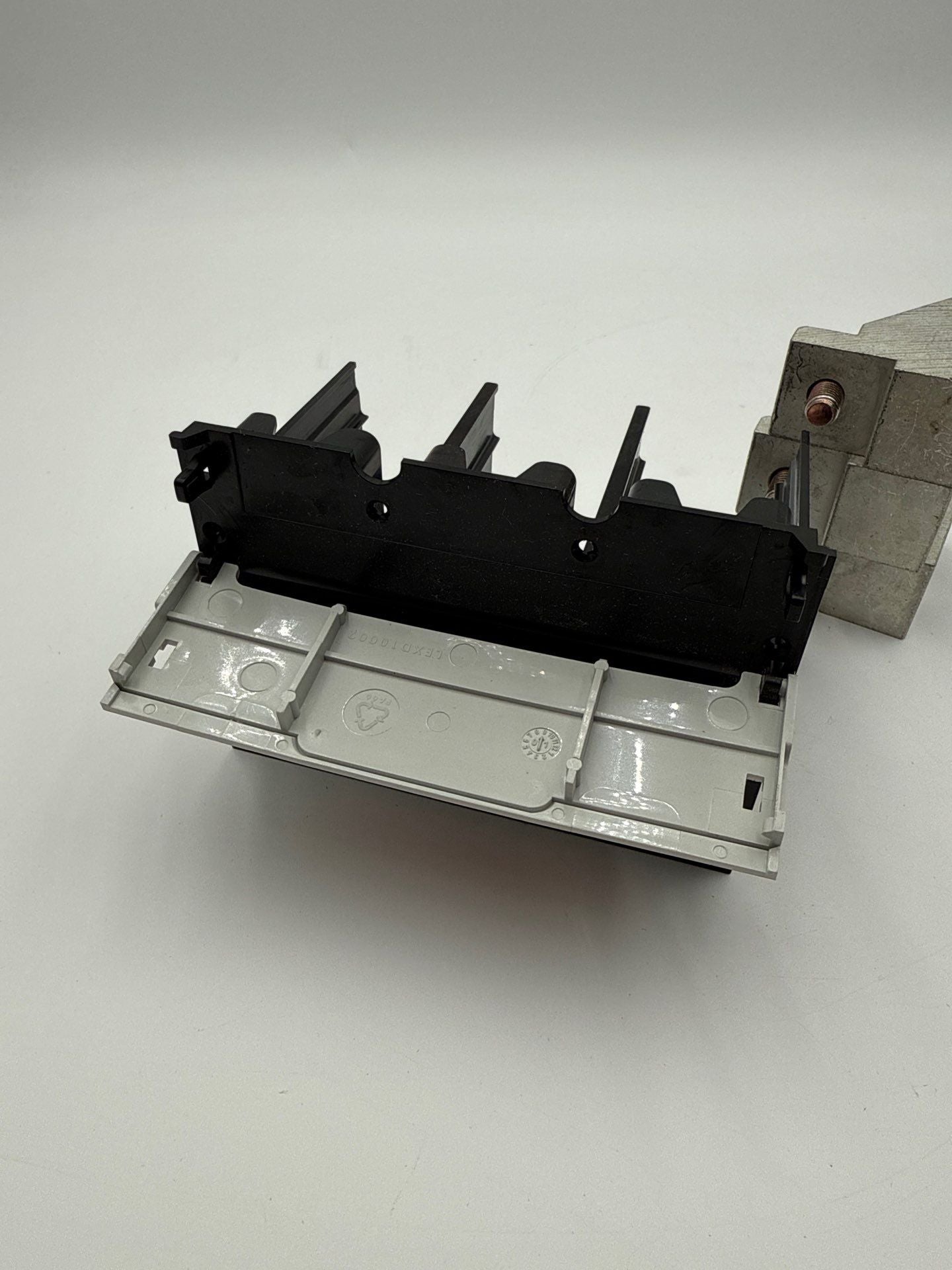 GE FCALK318H Record Plus Circuit Breaker Lug Kit 3PC Lugs with Cover Used